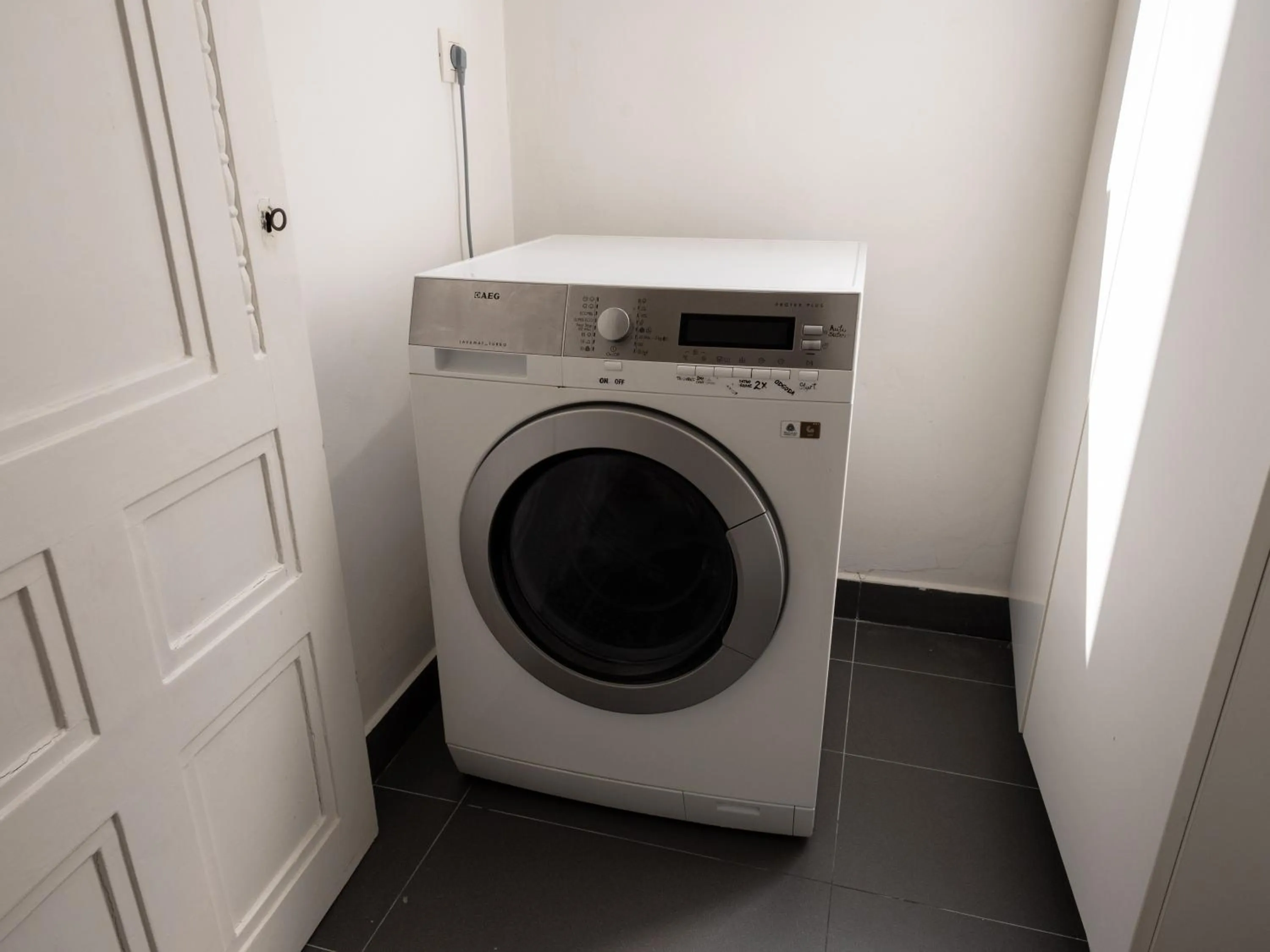 washing machine in Doma Zagreb Aparthotel