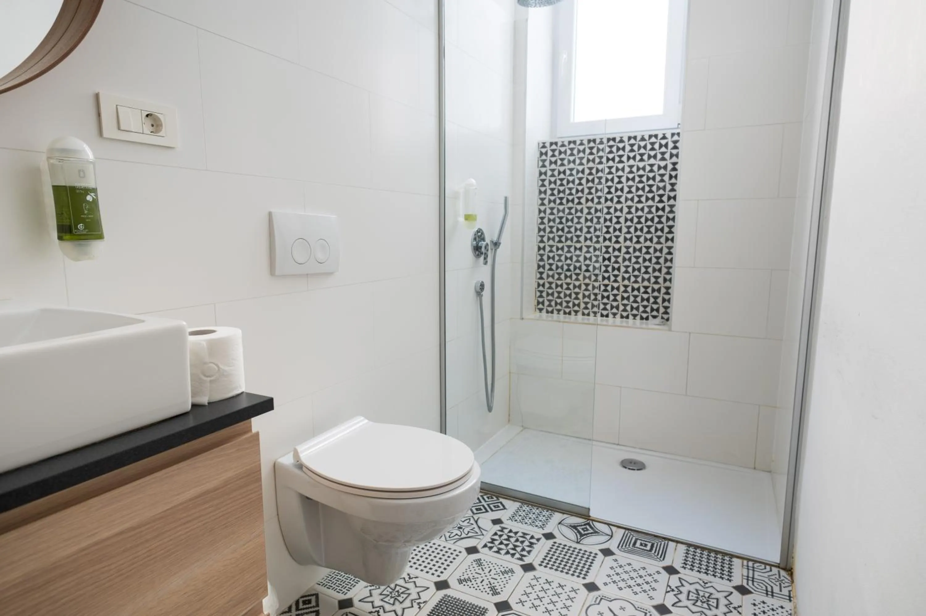 Shower in Doma Zagreb Aparthotel