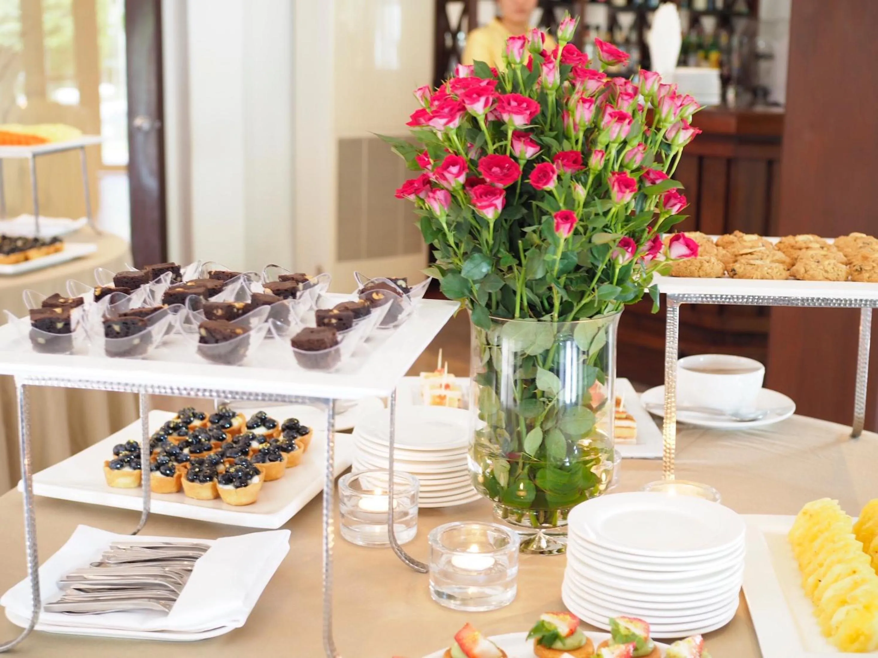 Restaurant/places to eat in Green Park Boutique Hotel