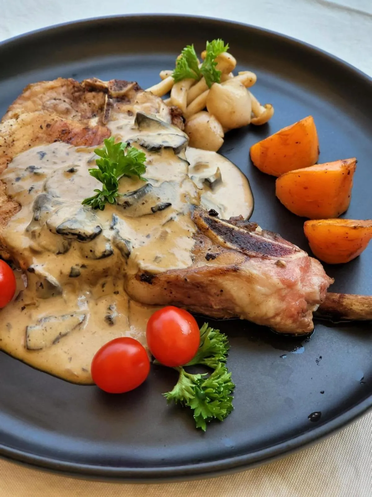 Restaurant/places to eat in Green Park Boutique Hotel