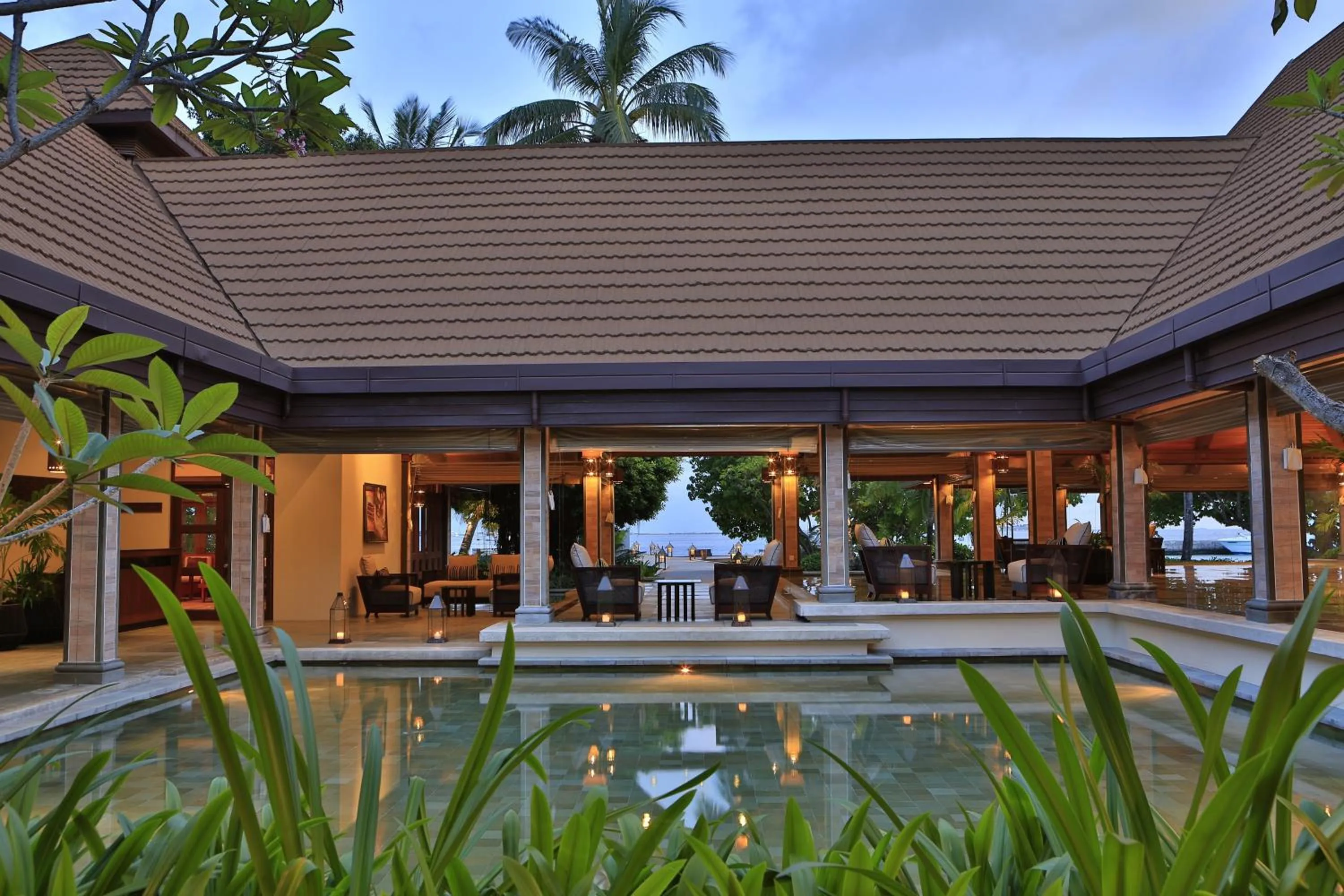 Facade/entrance in Kurumba Maldives