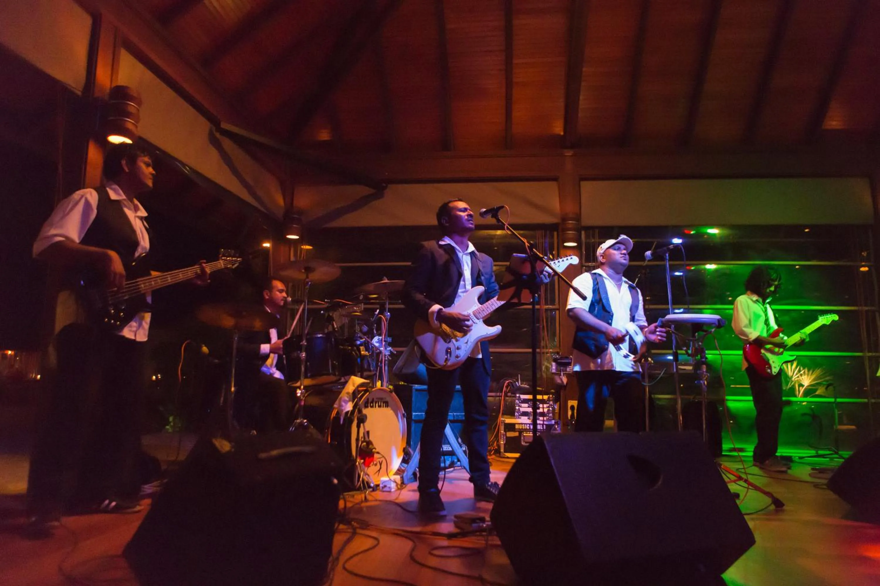 Evening entertainment in Kurumba Maldives