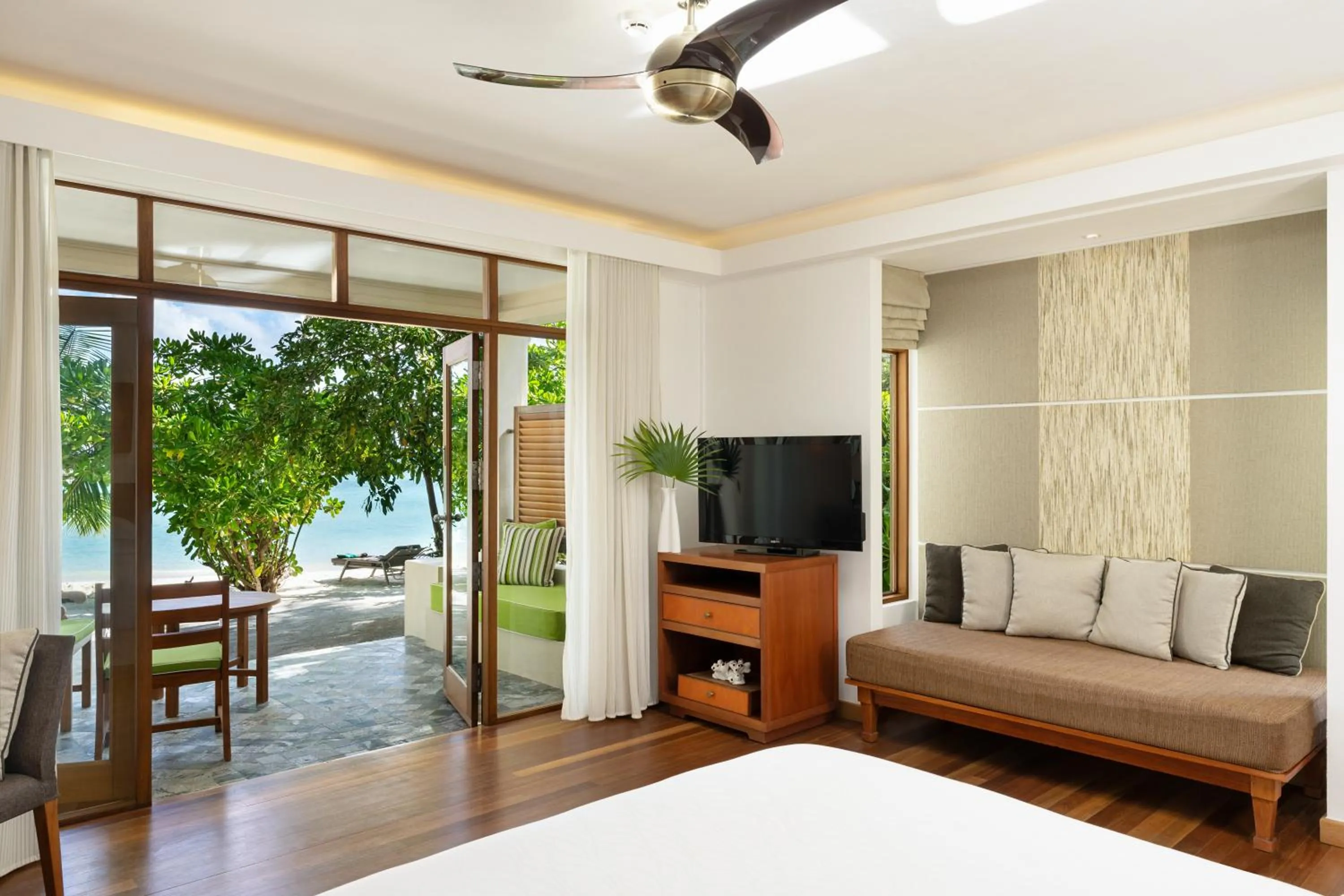 View (from property/room), Bed in Kurumba Maldives