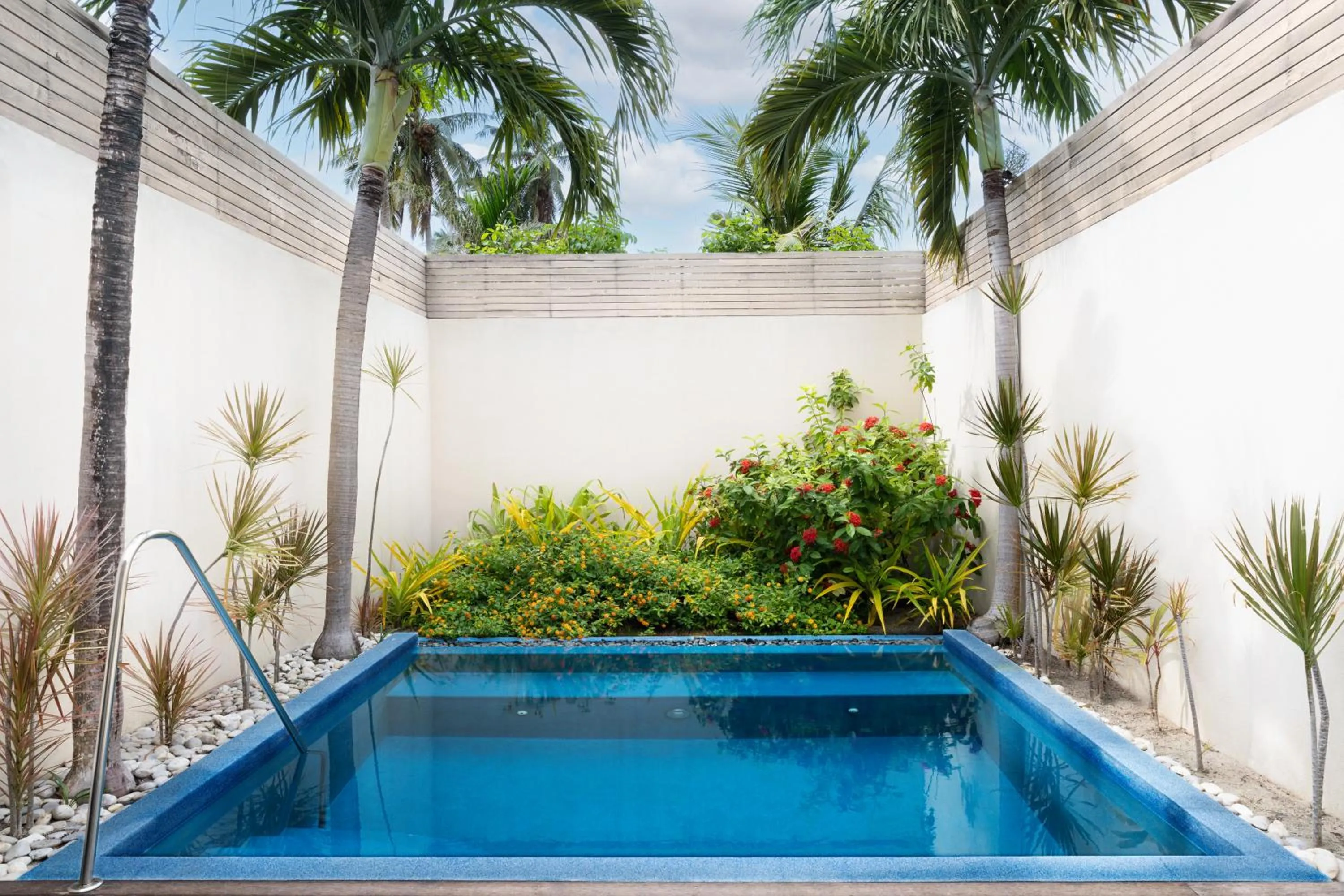 Pool view in Kurumba Maldives