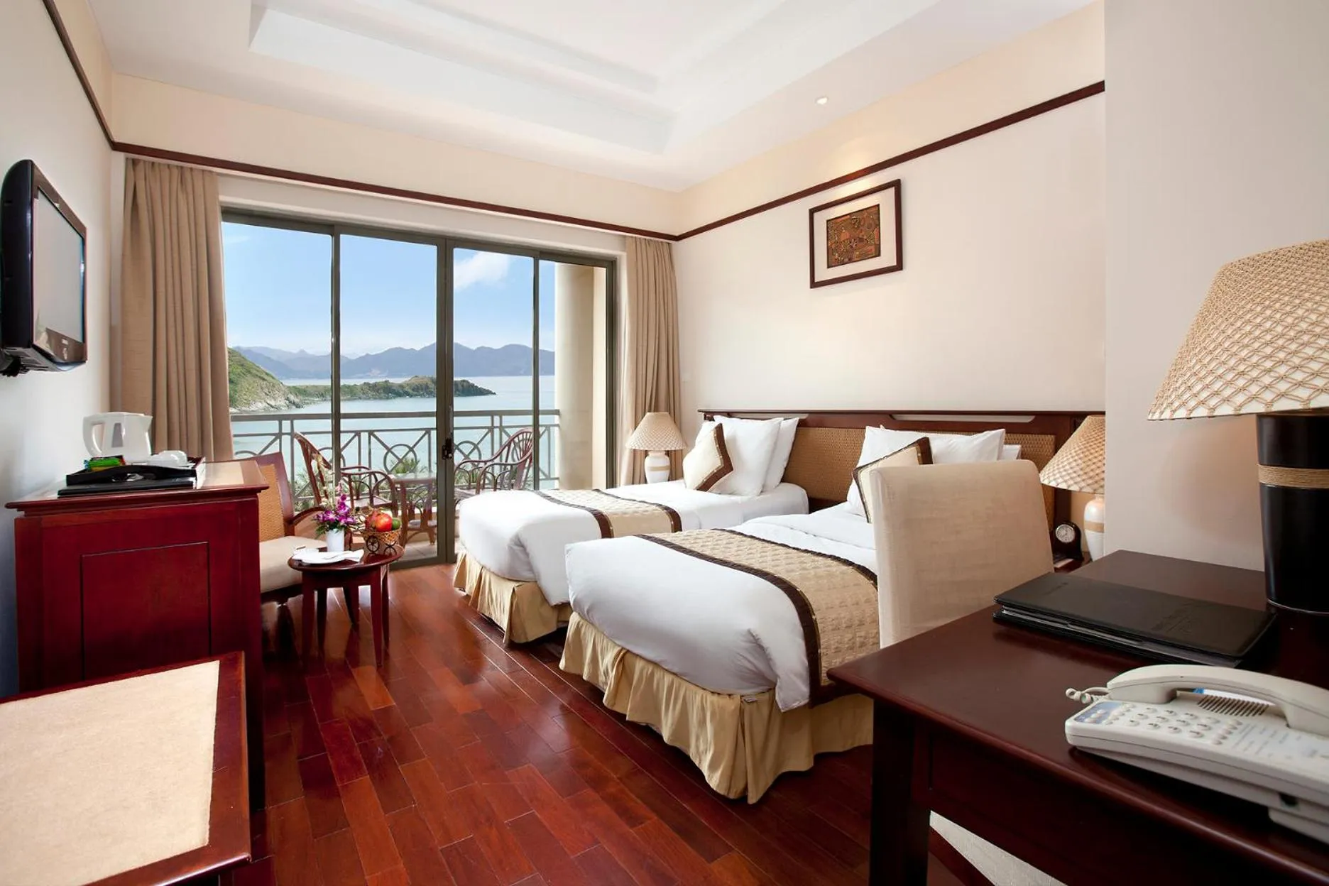 Bedroom, Bed in Vinpearl Resort Nha Trang