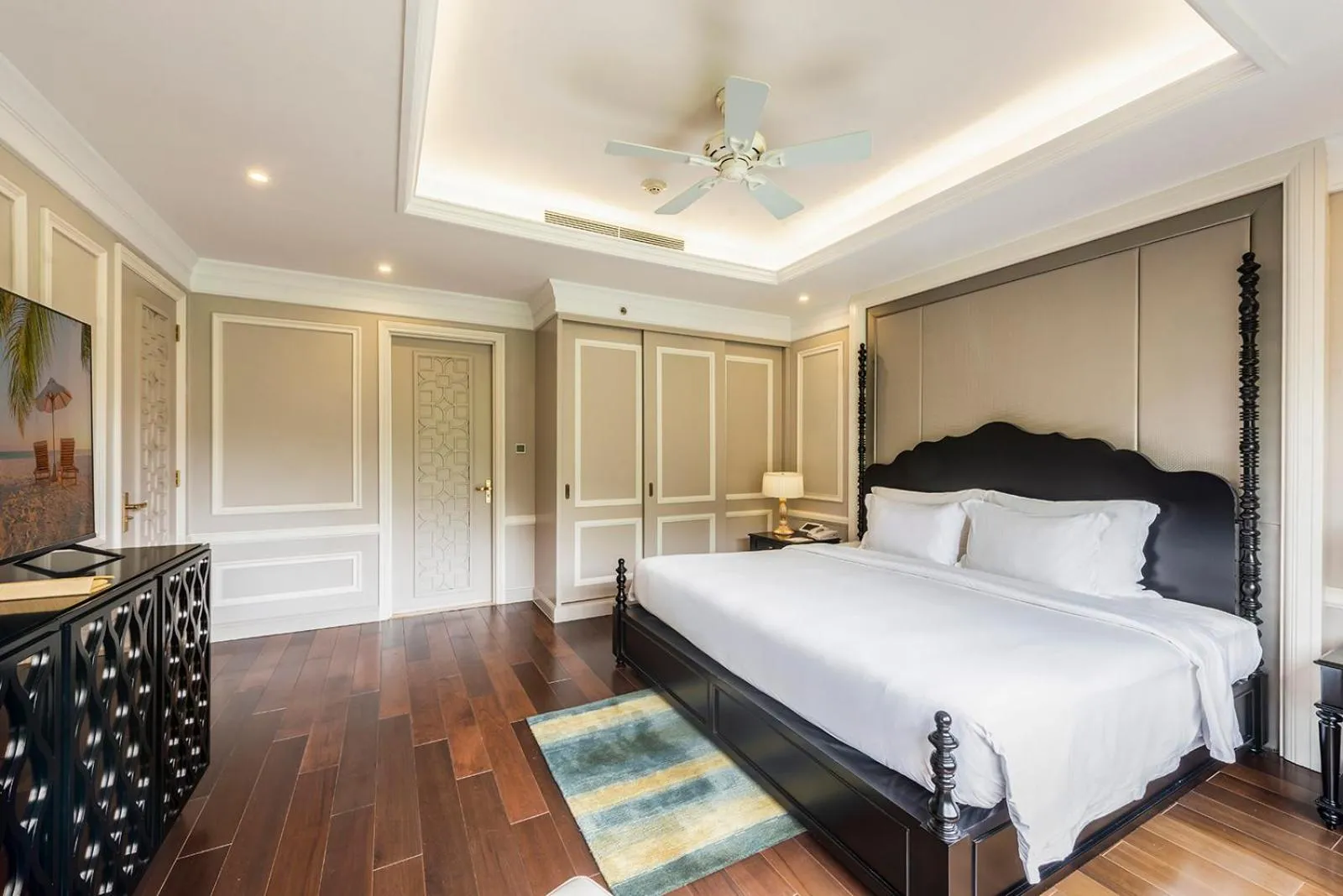 Bed in Vinpearl Resort Nha Trang