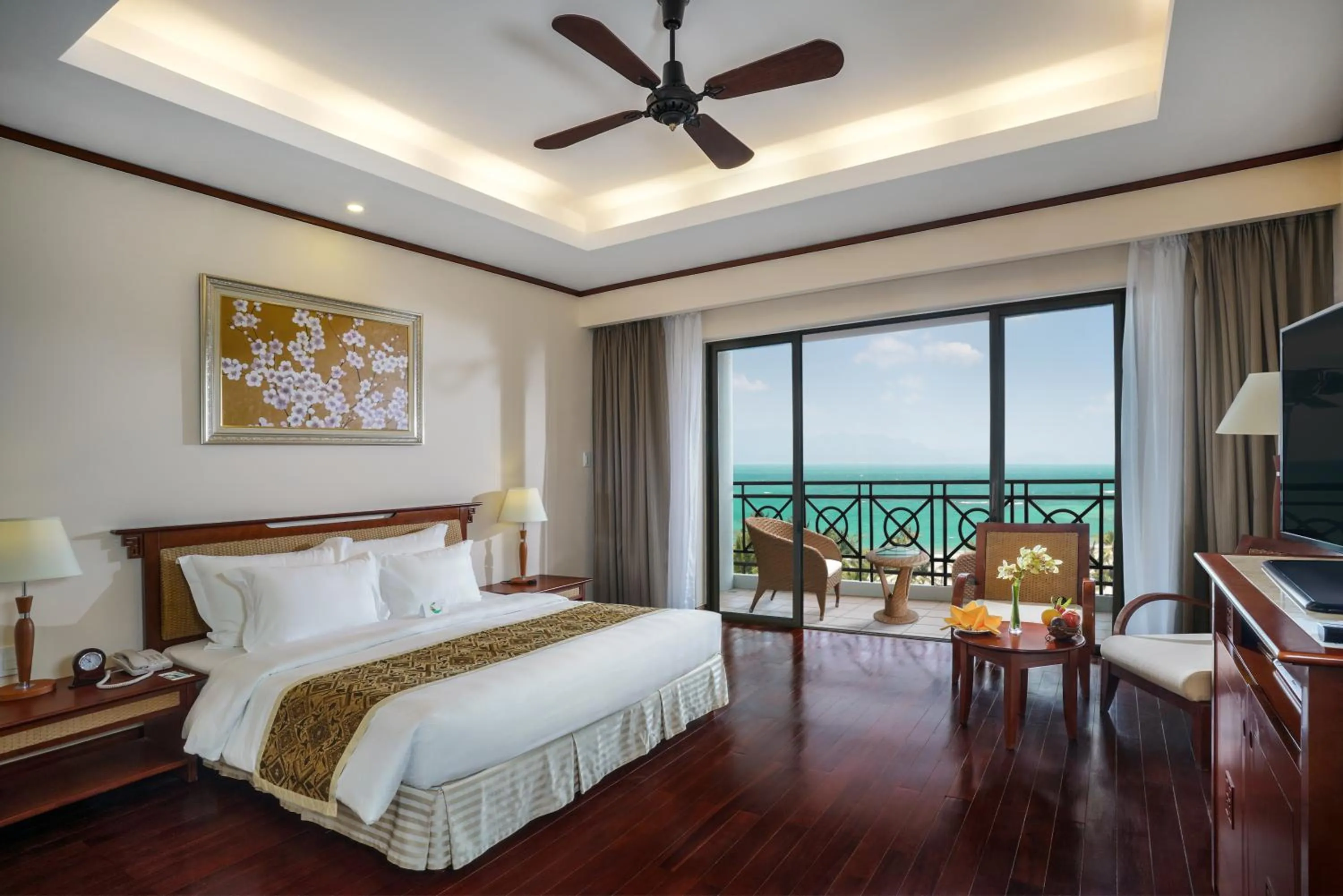 Bed in Vinpearl Resort Nha Trang