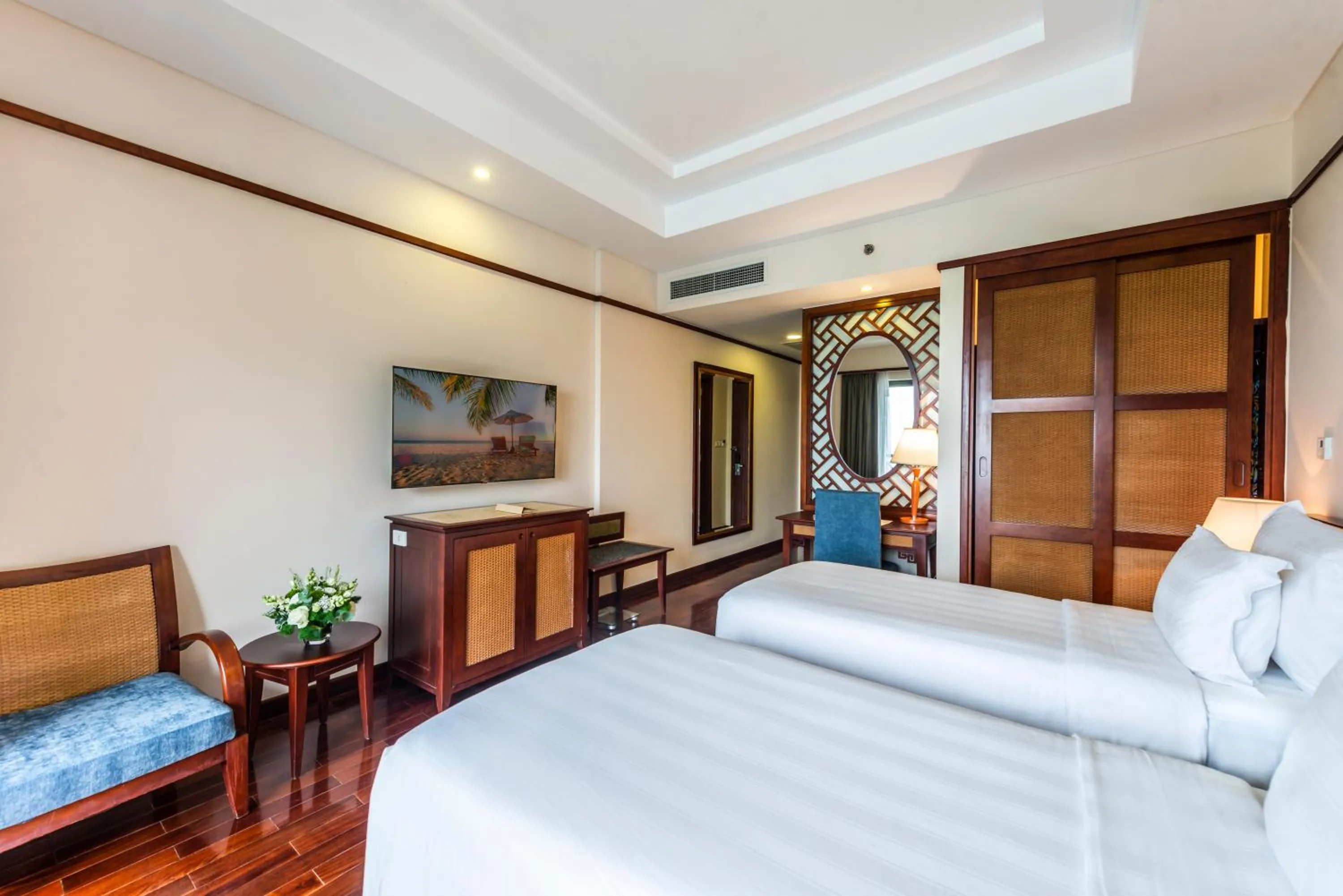 Bed in Vinpearl Resort Nha Trang