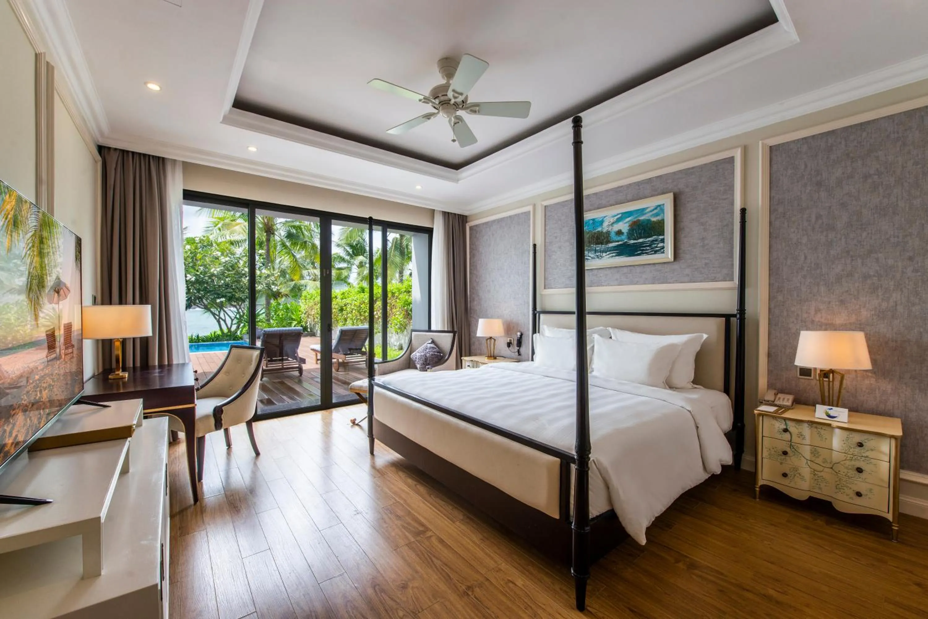 Bedroom, Bed in Vinpearl Resort Nha Trang