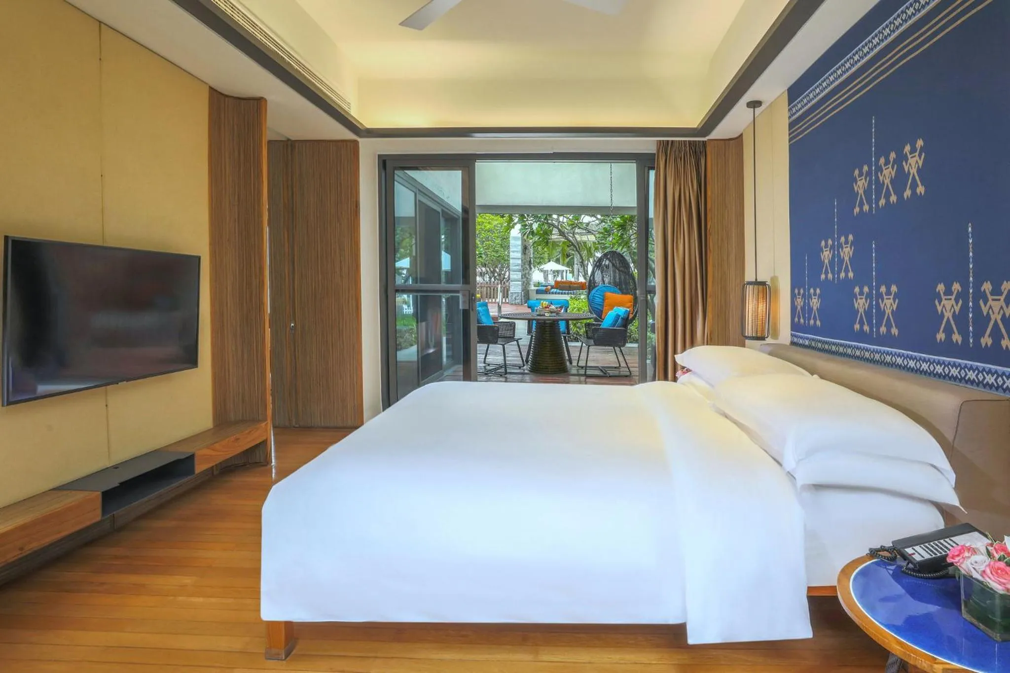 Photo of the whole room, Bed in InterContinental Sanya Resort by IHG