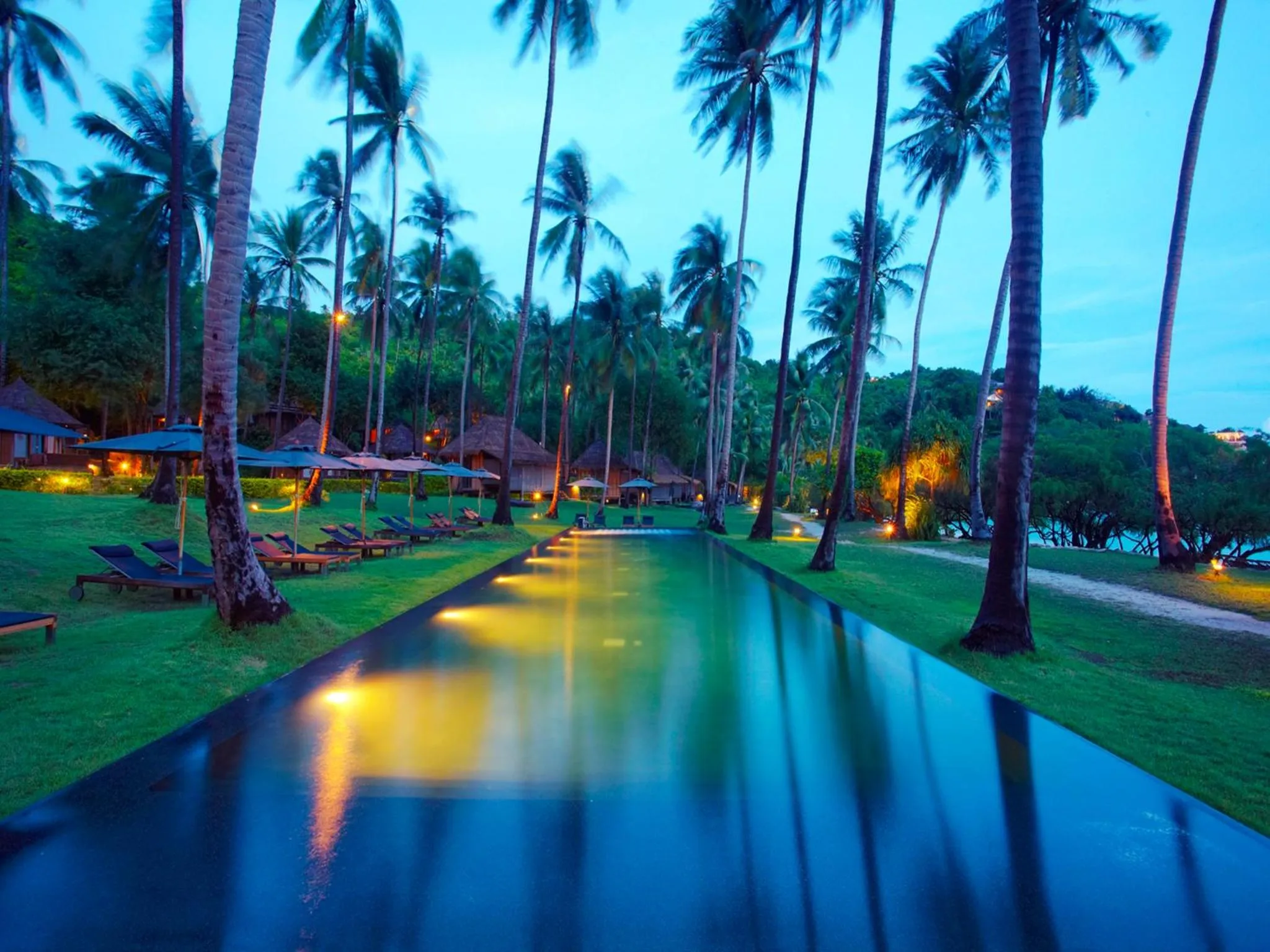 Swimming pool in Haadtien Beach Resort