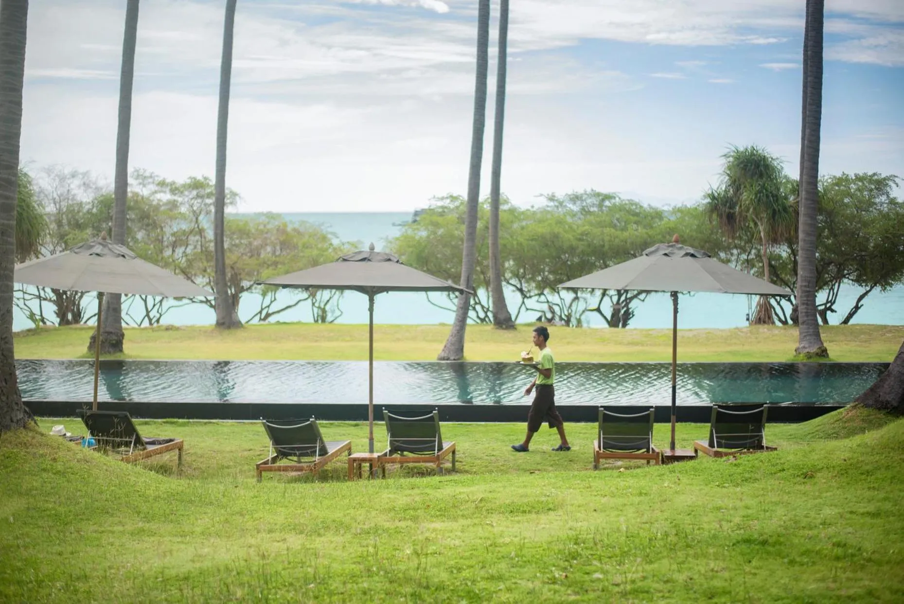 Swimming pool in Haadtien Beach Resort
