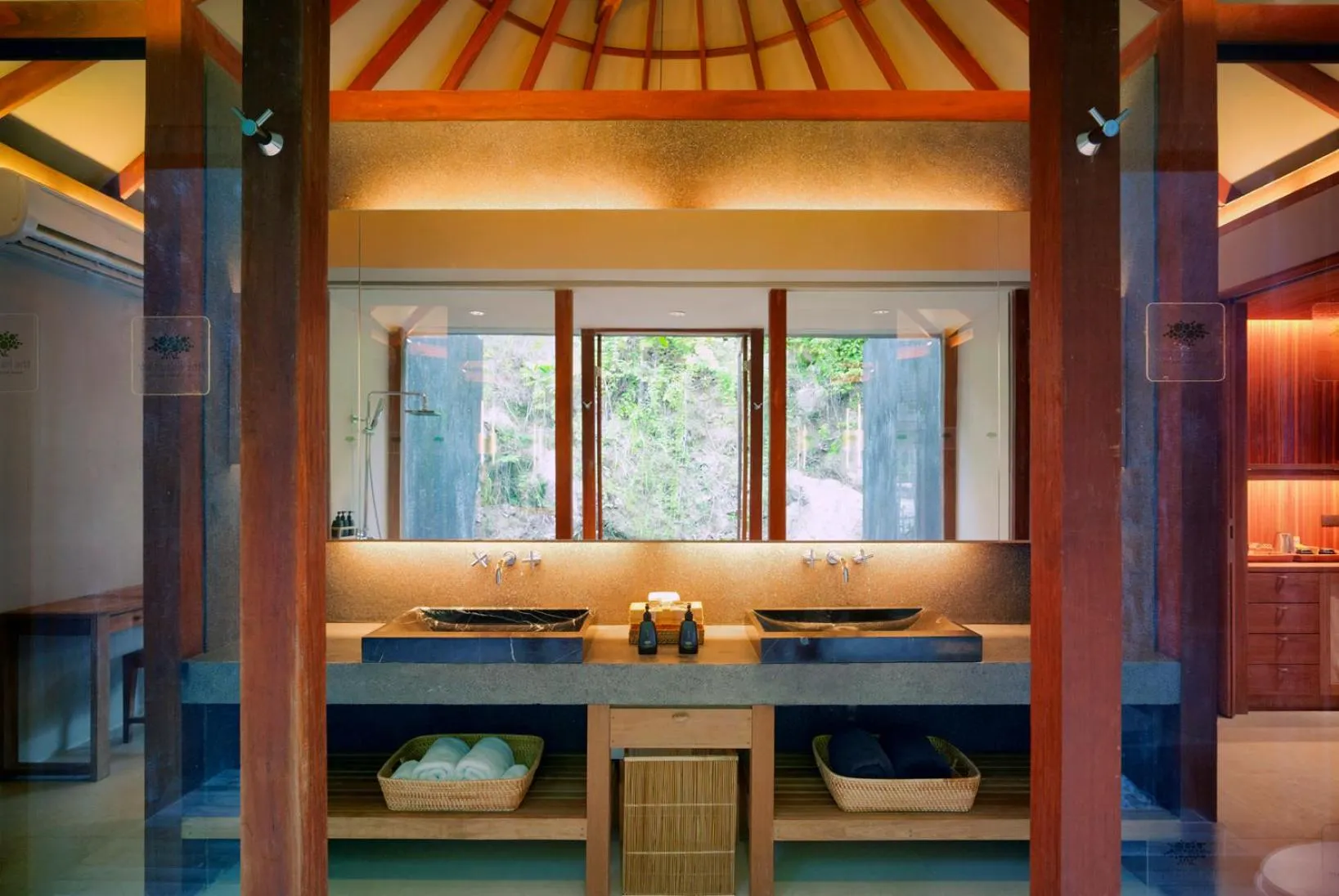 Bathroom in Haadtien Beach Resort