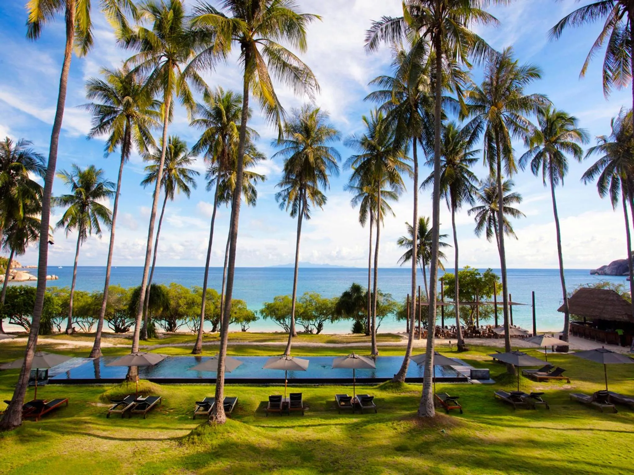 Swimming pool in Haadtien Beach Resort