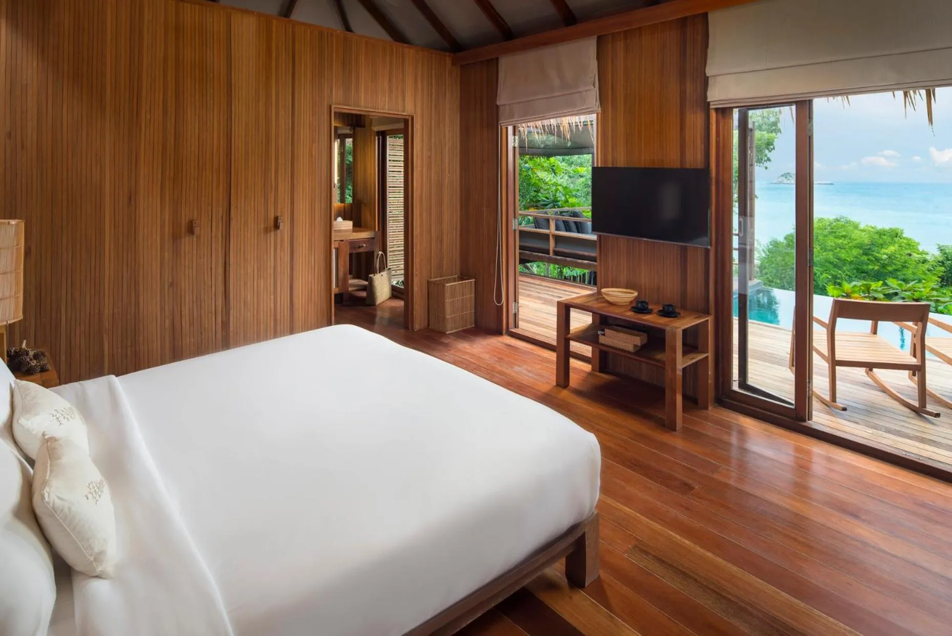 Bedroom, Bed in Haadtien Beach Resort