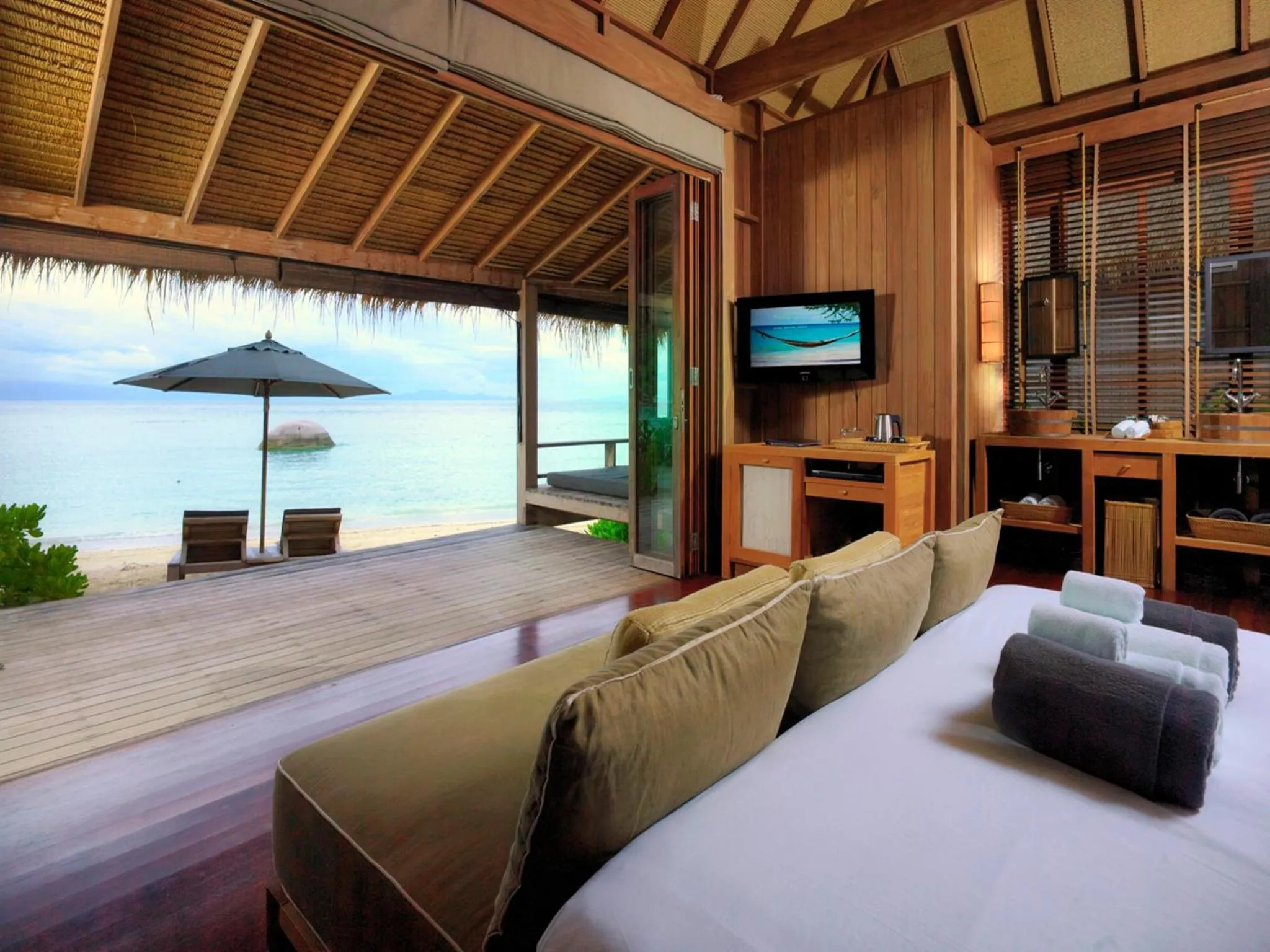 Bedroom, Bed in Haadtien Beach Resort