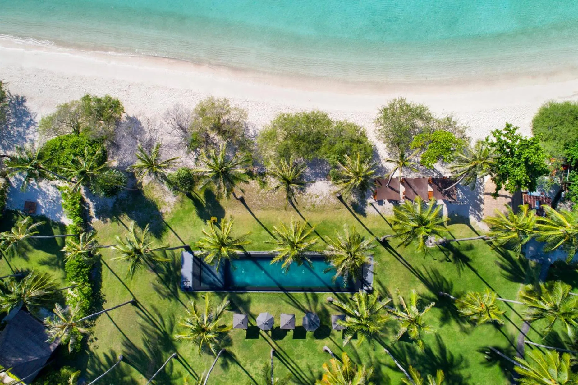 Swimming pool in Haadtien Beach Resort