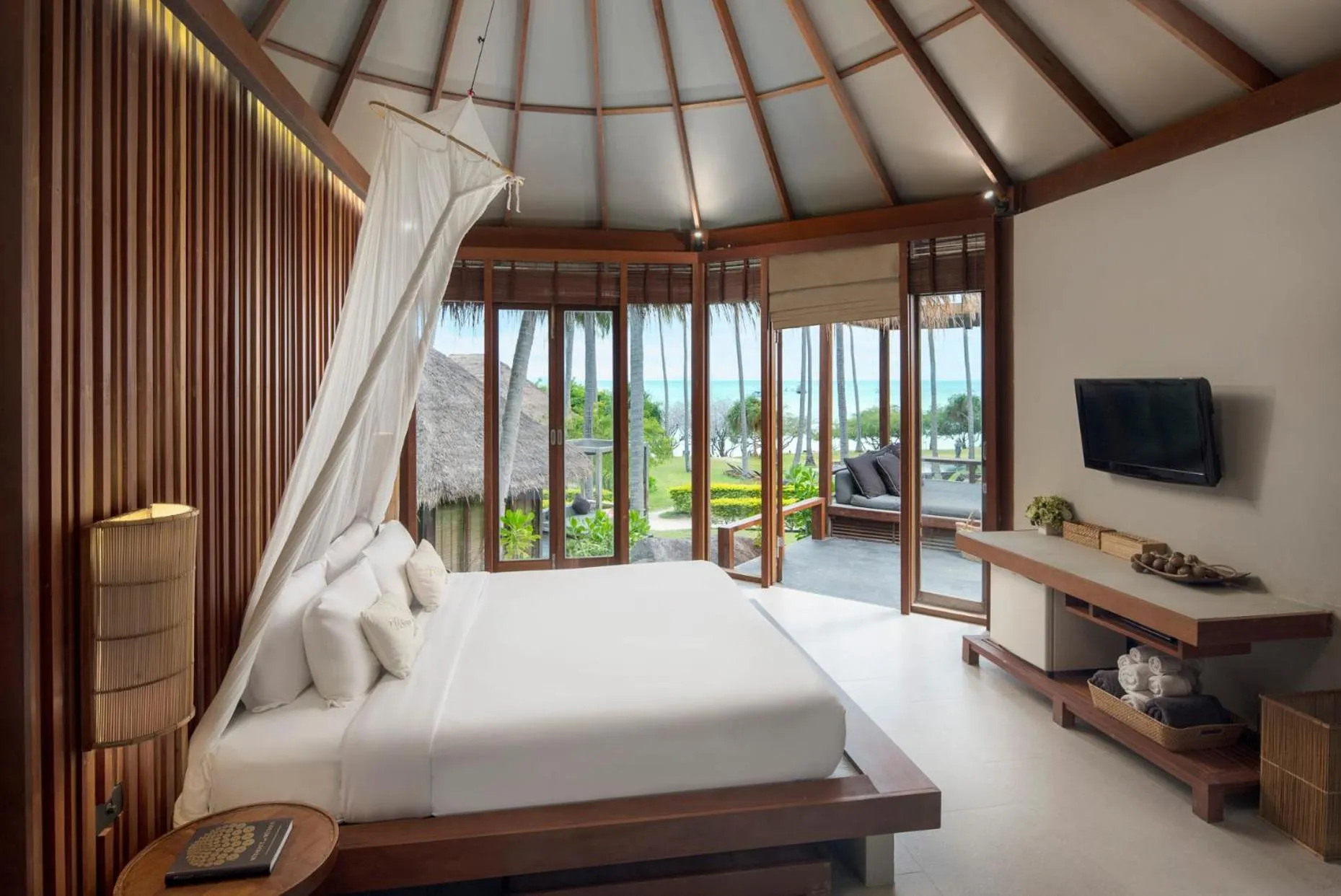 Bedroom, Bed in Haadtien Beach Resort