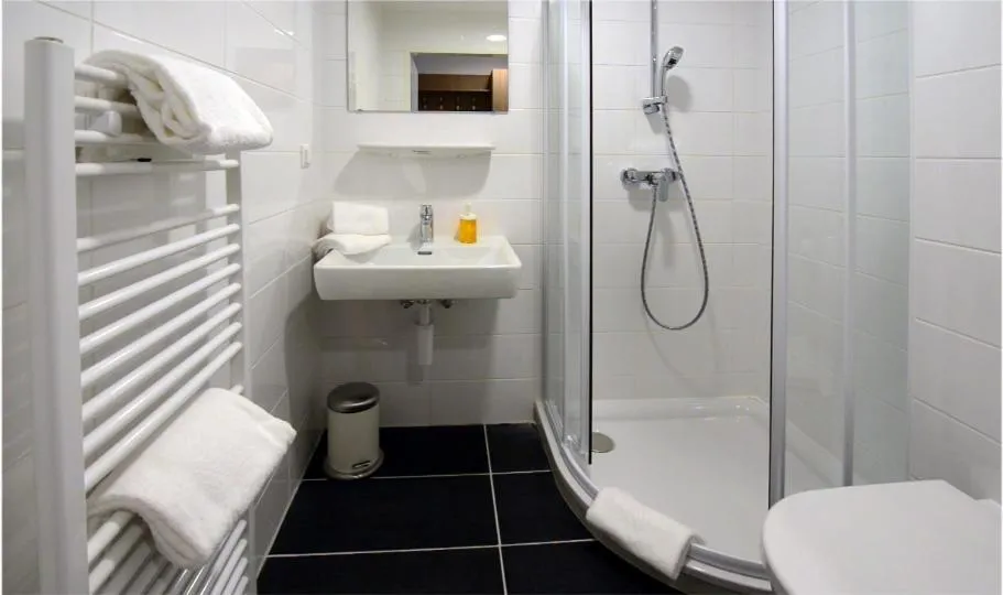 Shower in AIS Center