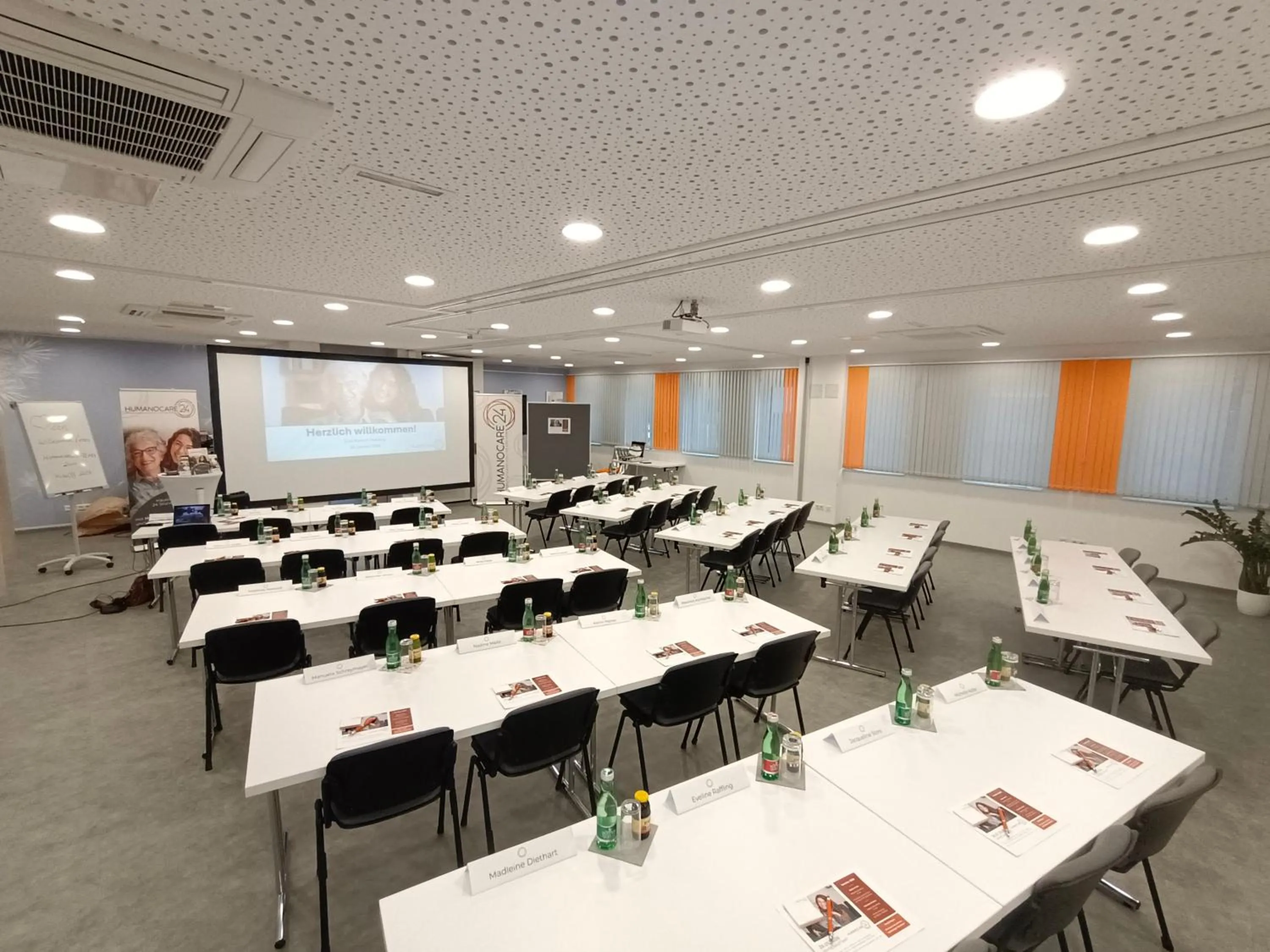 Business facilities in AIS Center