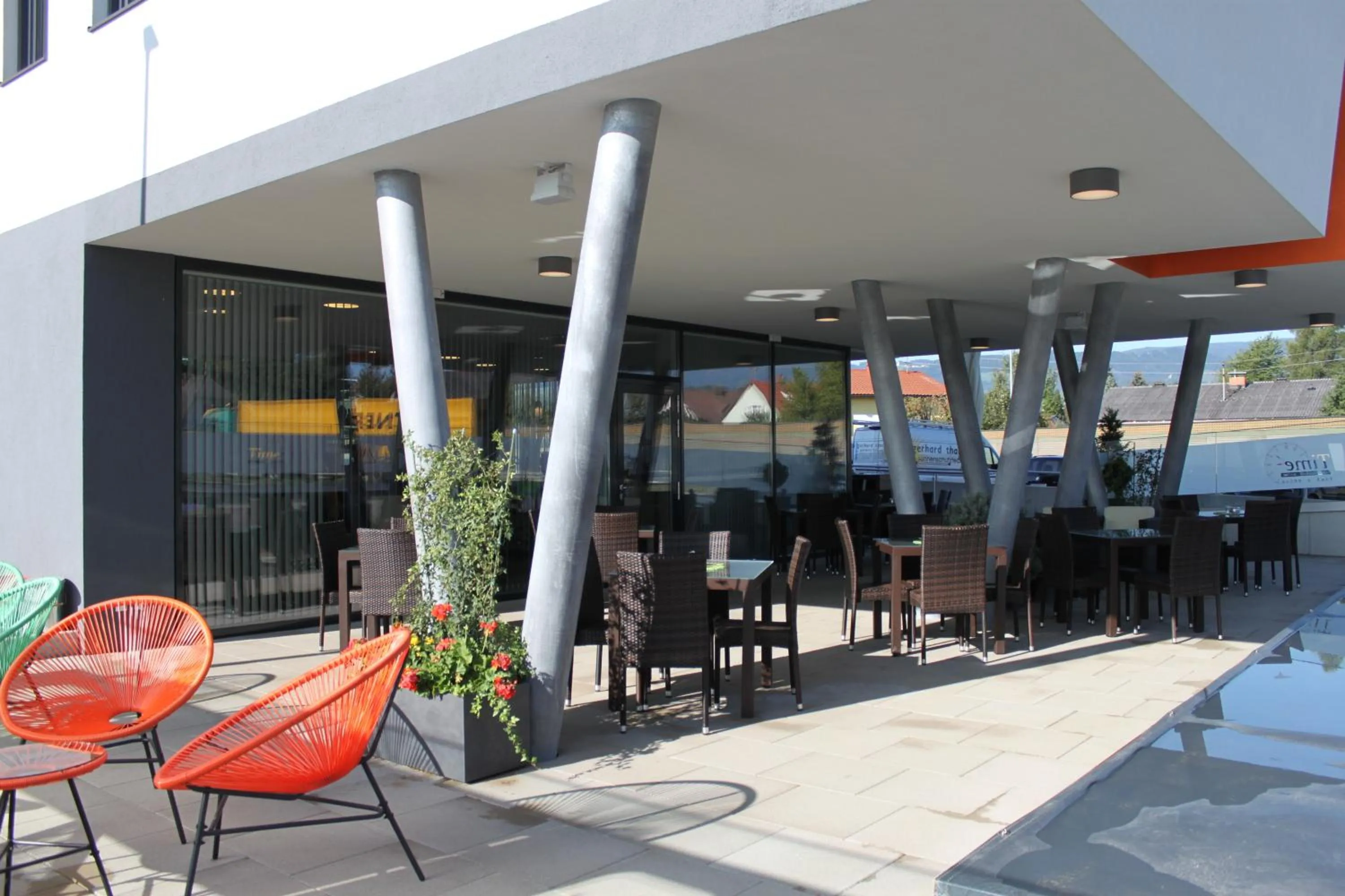 Restaurant/places to eat in AIS Center