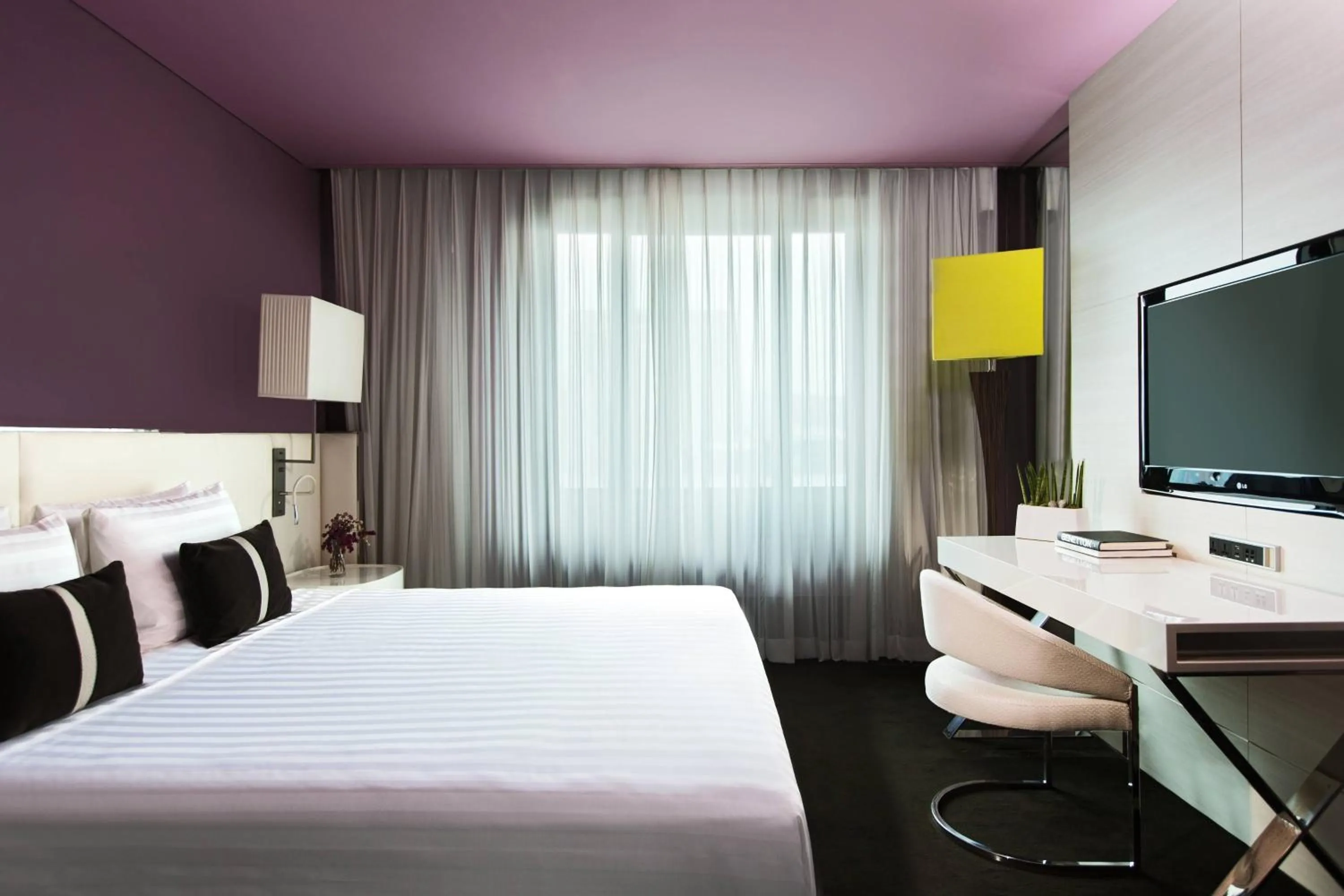 Photo of the whole room, Bed in THE PLAZA Seoul, Autograph Collection