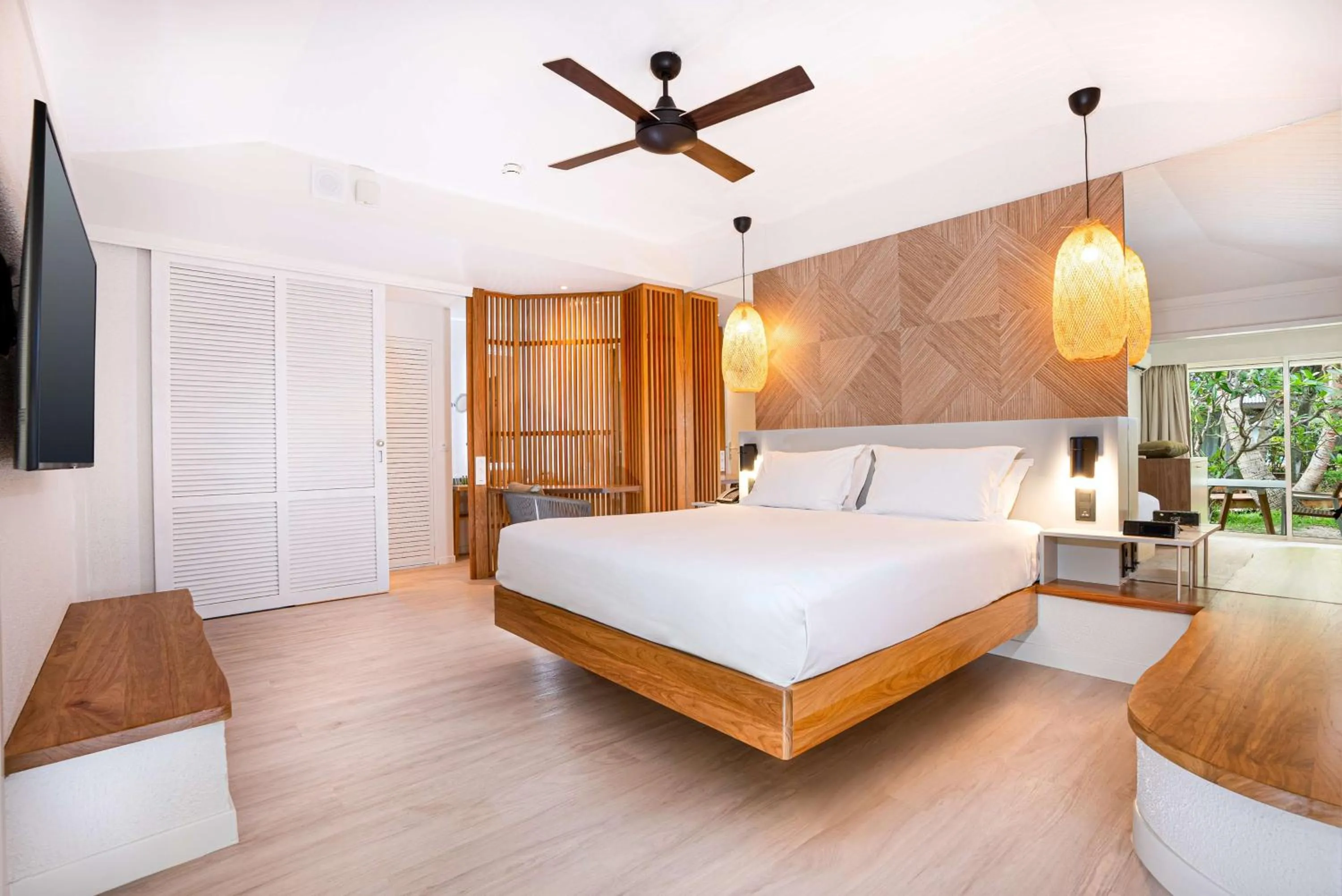 Bedroom, Bed in DoubleTree by Hilton Noumea Ilot Maitre Resort