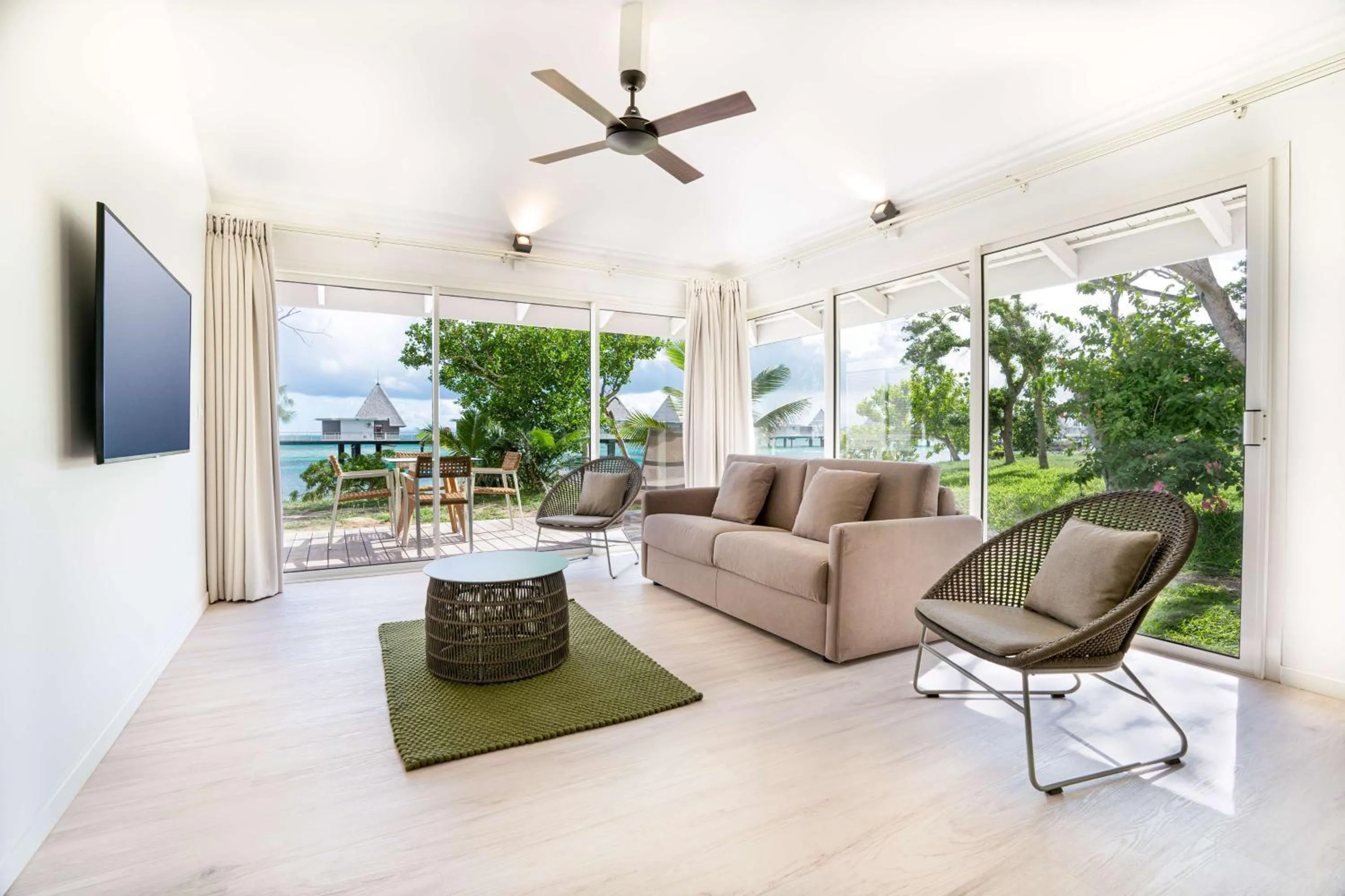 Living room in DoubleTree by Hilton Noumea Ilot Maitre Resort