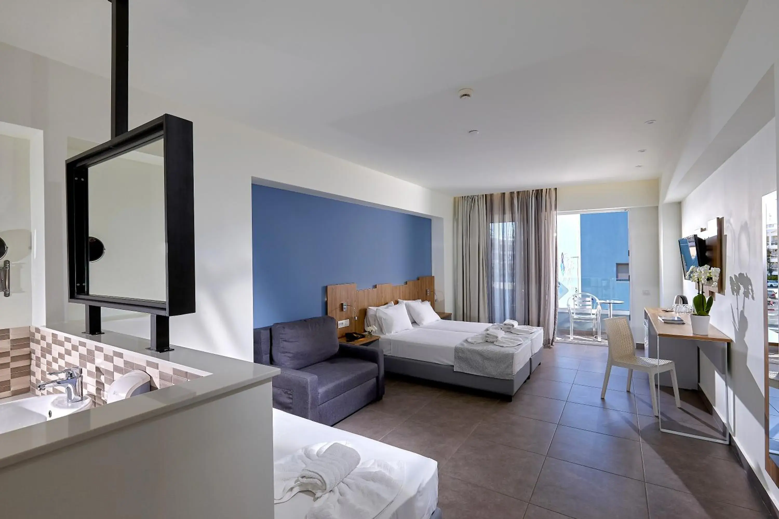 Family Two-Bedroom in Pollis Hotel Family Two-Bedroom in Pollis Hotel