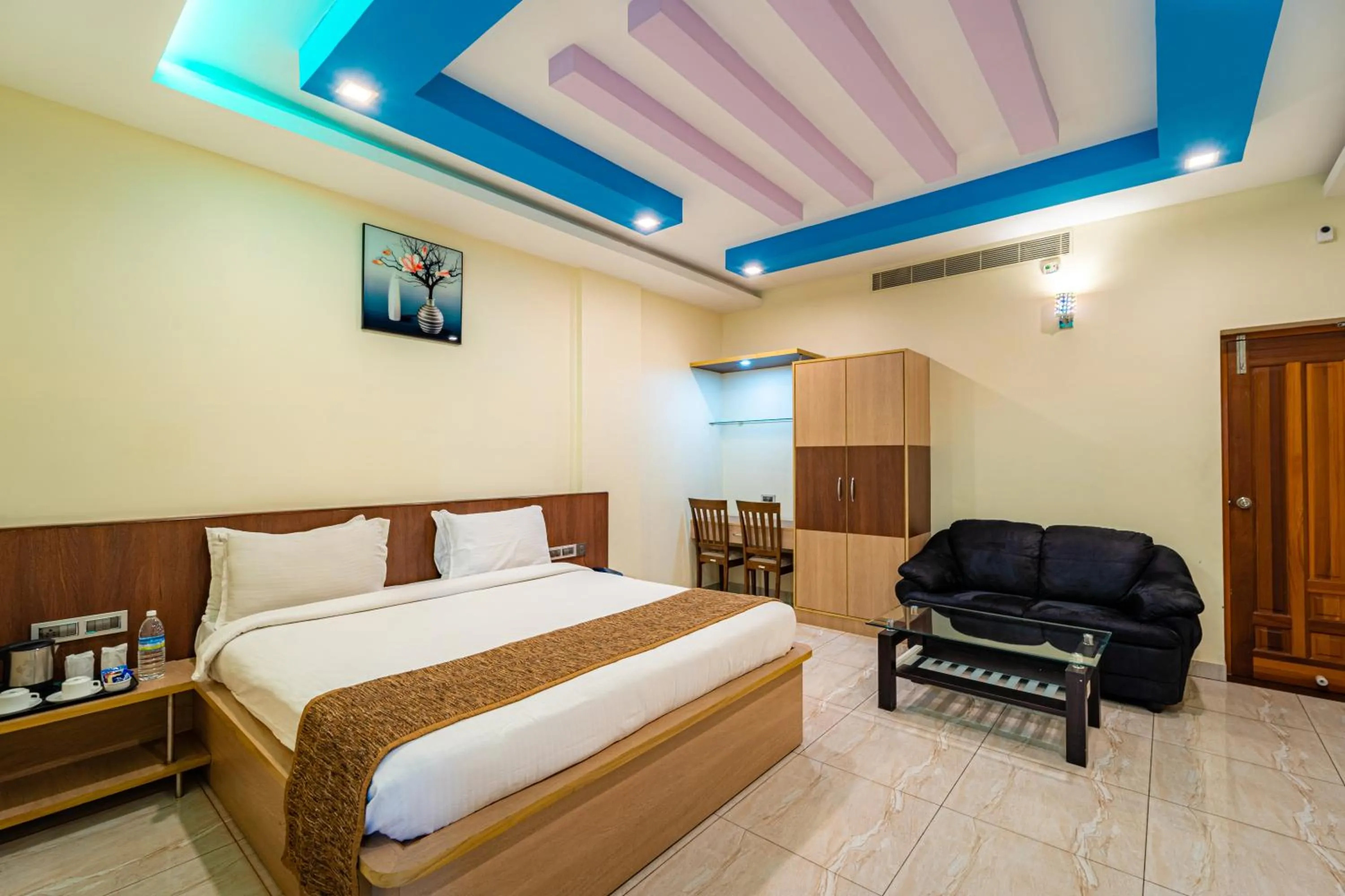 Photo of the whole room, Bed in Thaneegai Residency