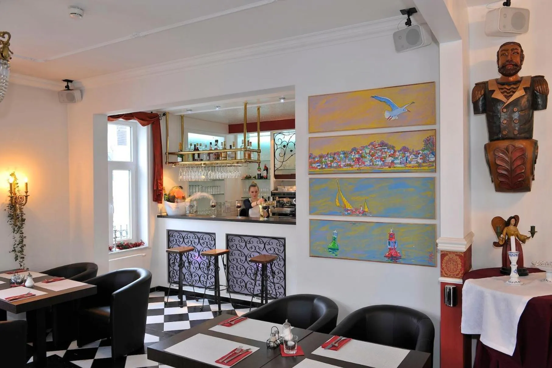 Restaurant/places to eat in Hotel Behrmann