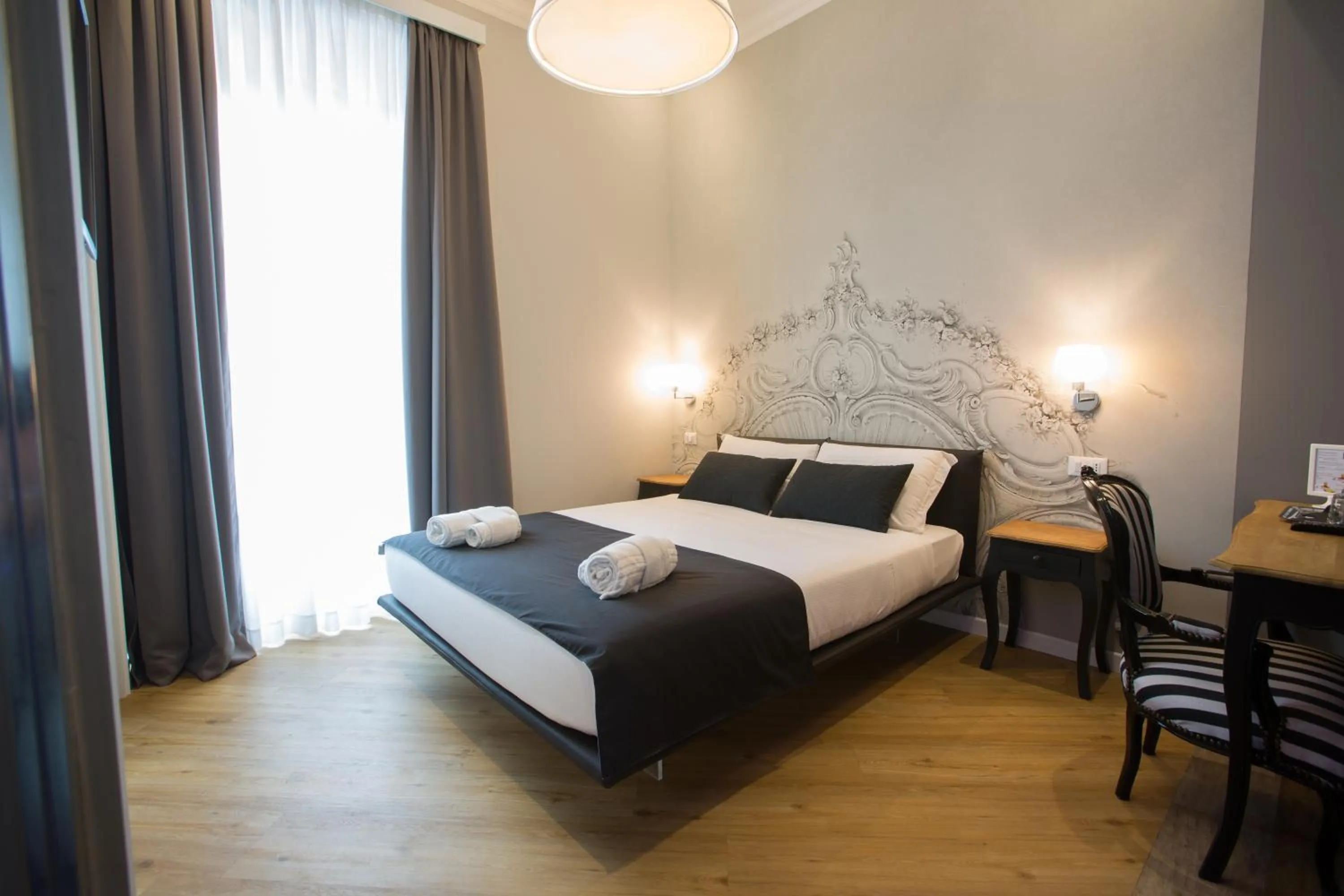 Photo of the whole room, Bed in Ara Suite