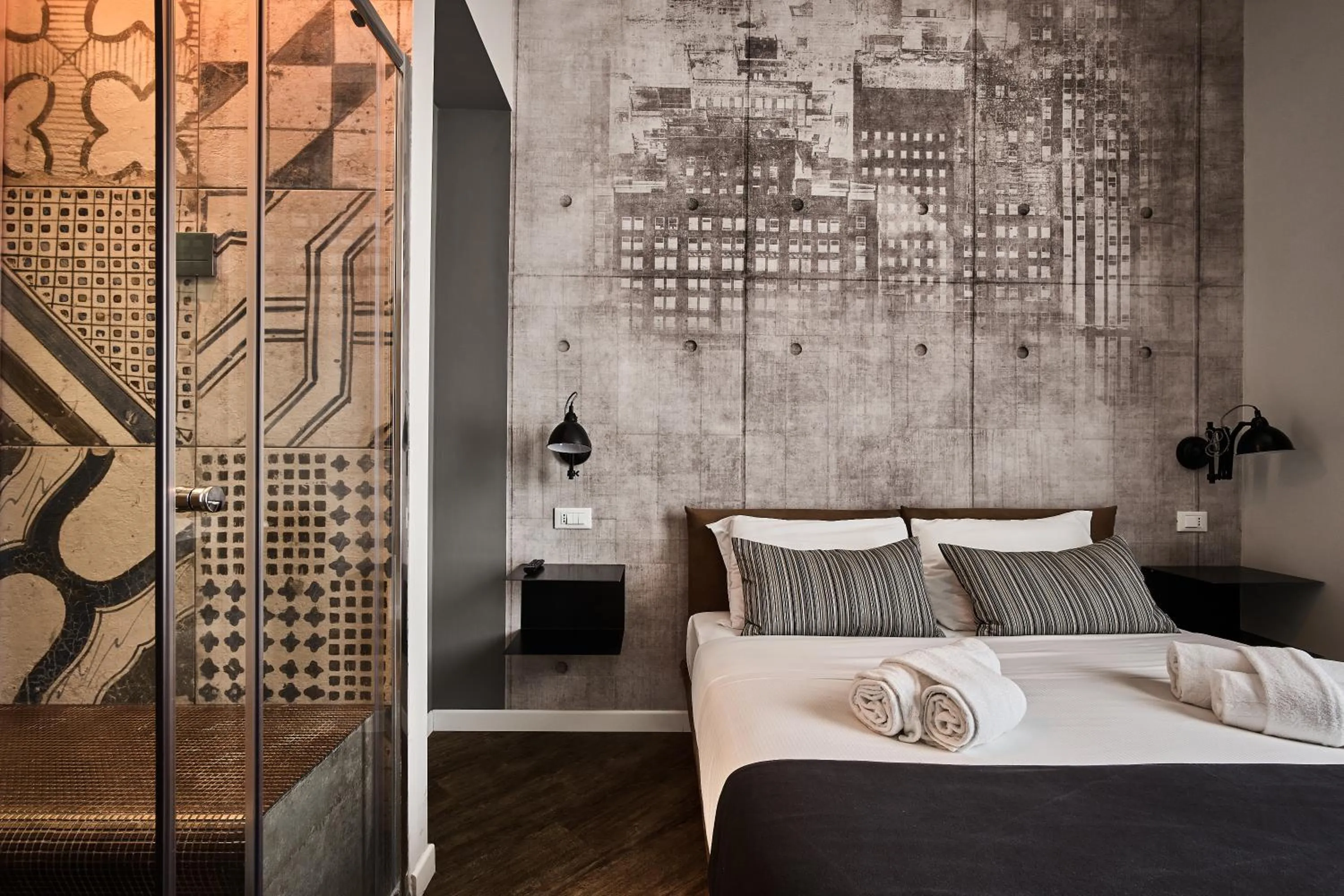 Photo of the whole room, Bed in Ara Suite