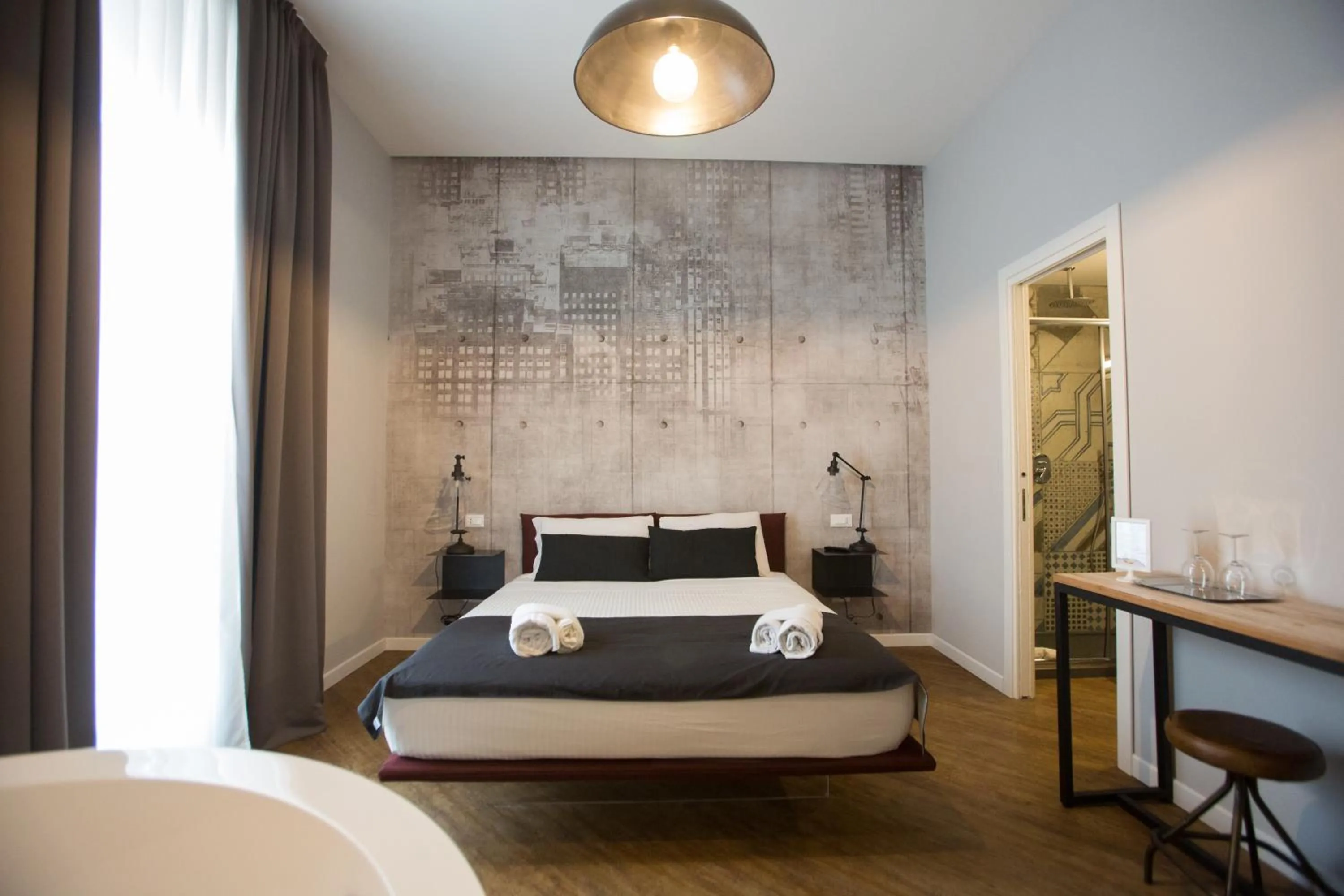 Photo of the whole room, Bed in Ara Suite