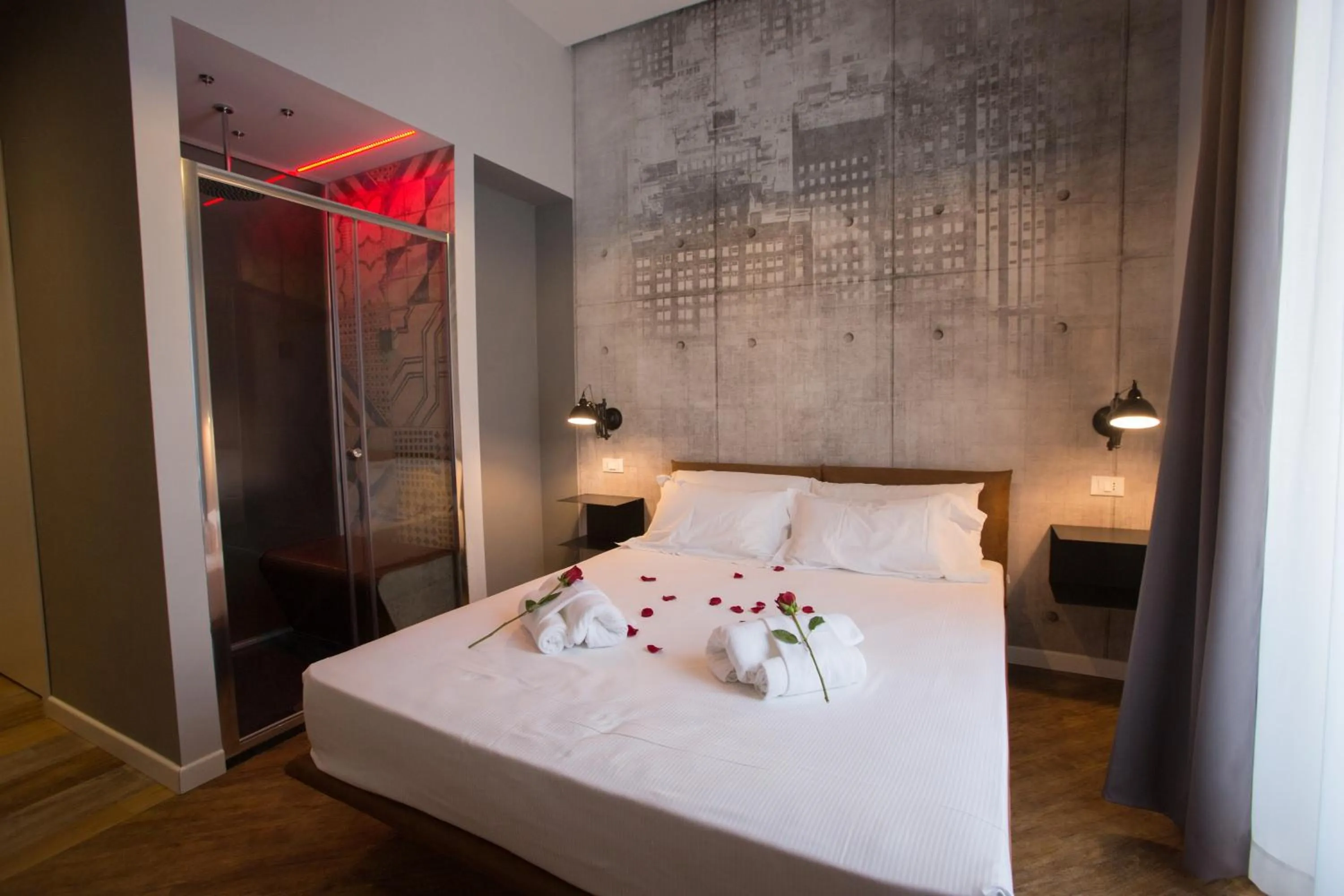 Bedroom, Bed in Ara Suite