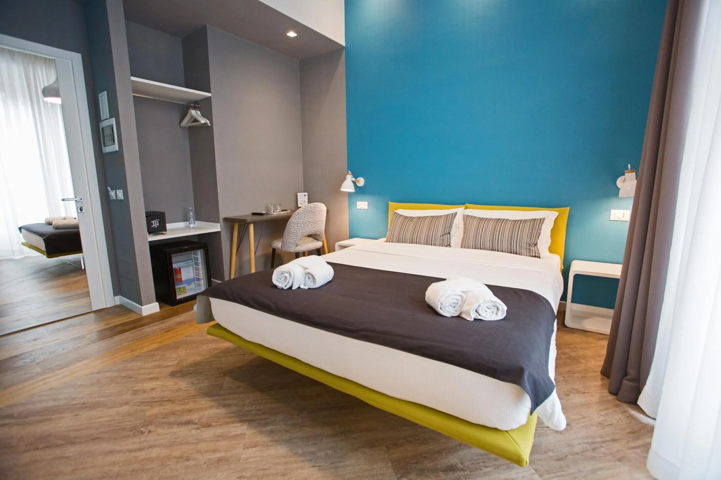 Photo of the whole room, Bed in Ara Suite