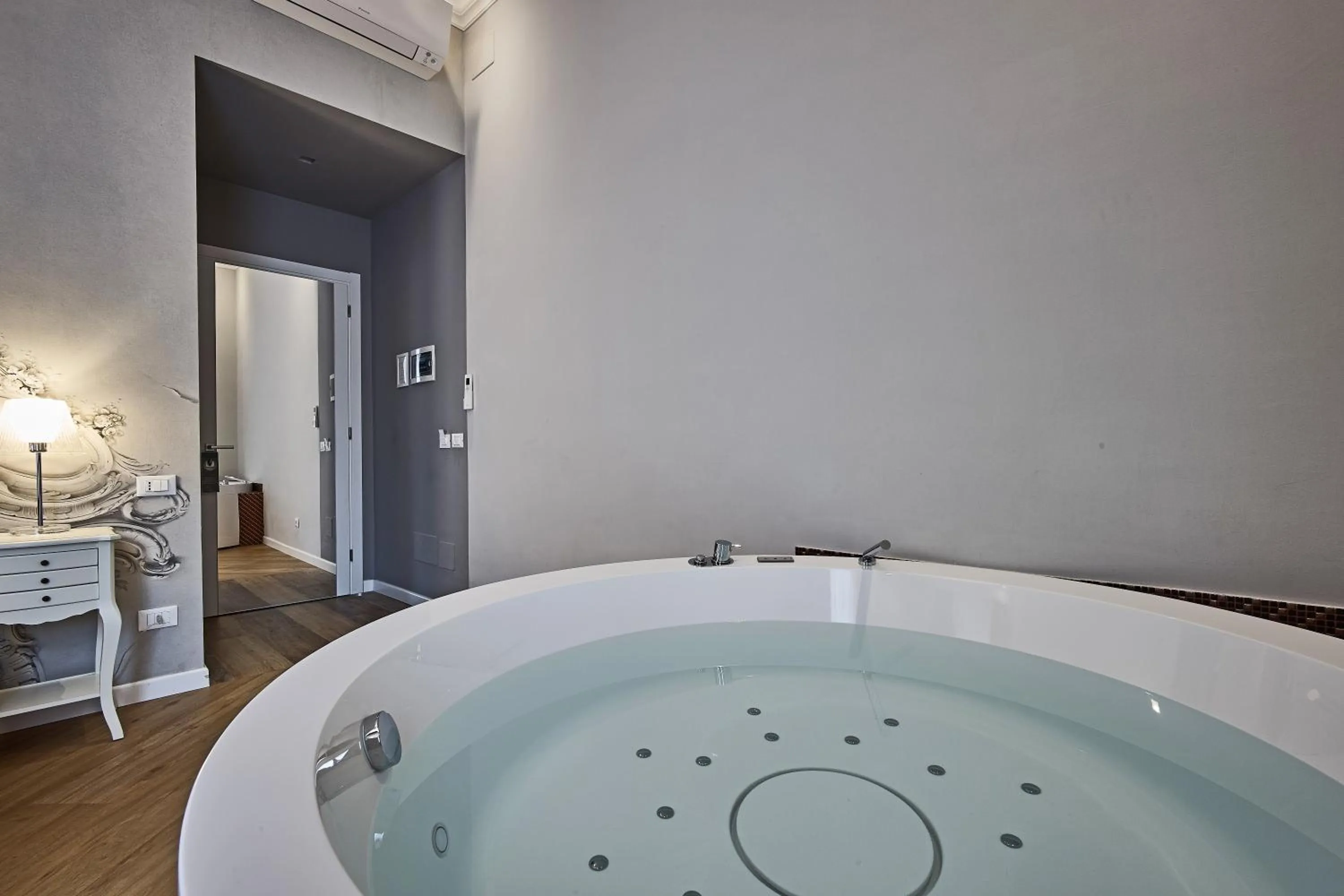 Hot Tub in Ara Suite