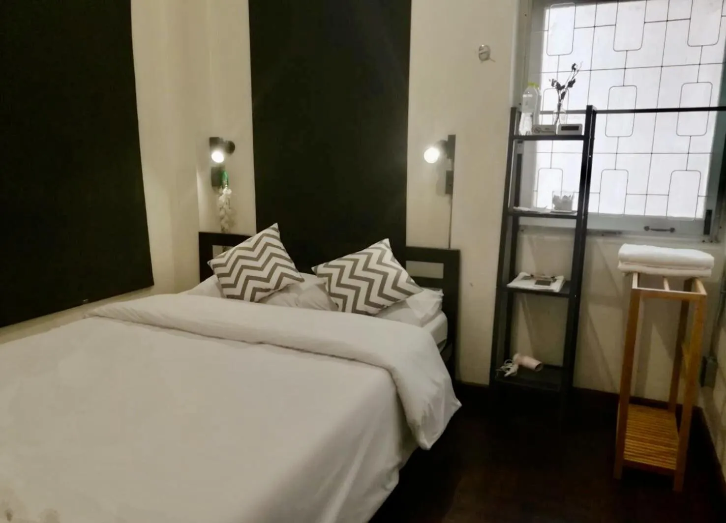 Photo of the whole room, Bed in Dreamcatcher Bangkok