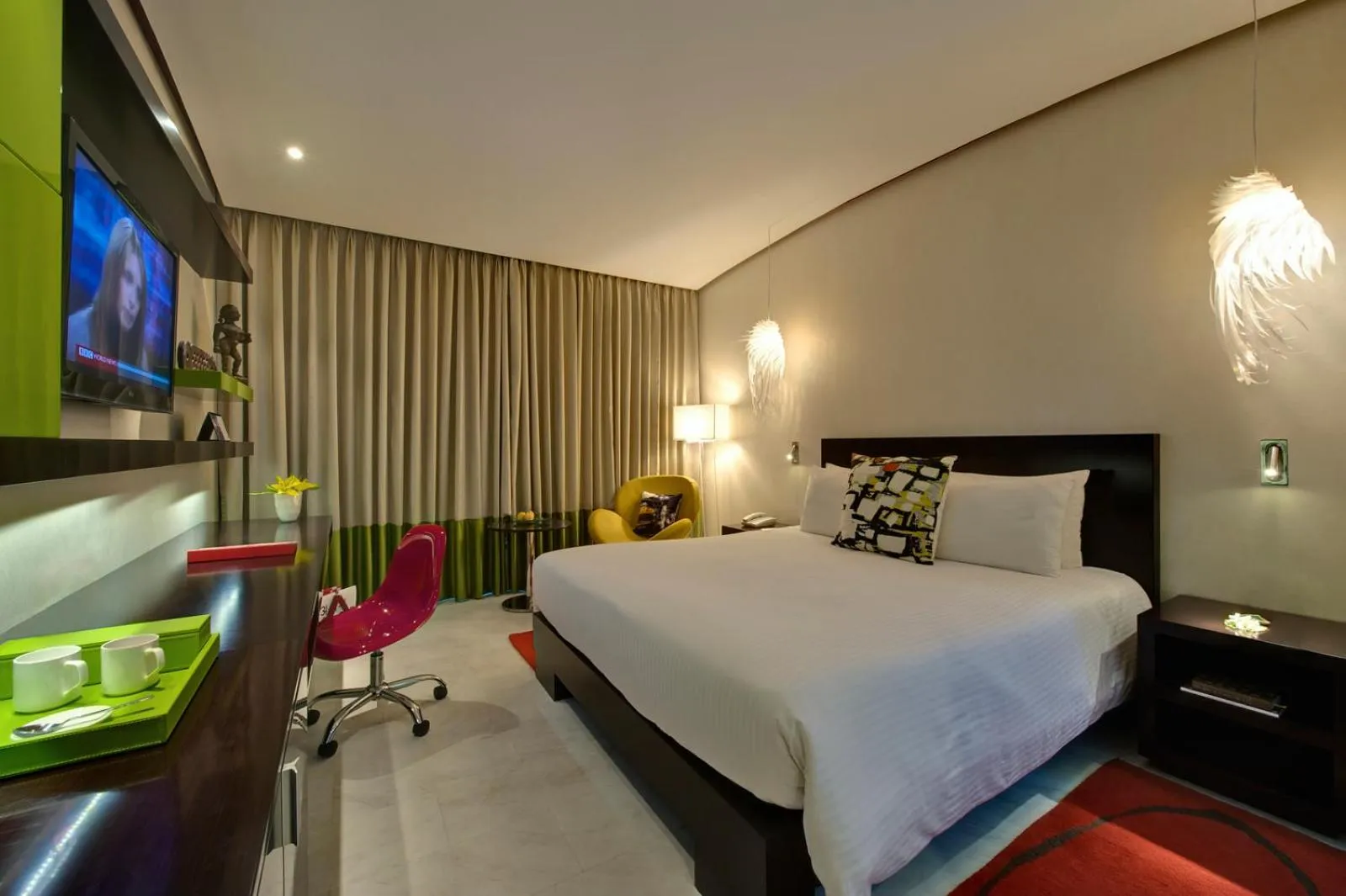 Photo of the whole room, Bed in The Park Chennai