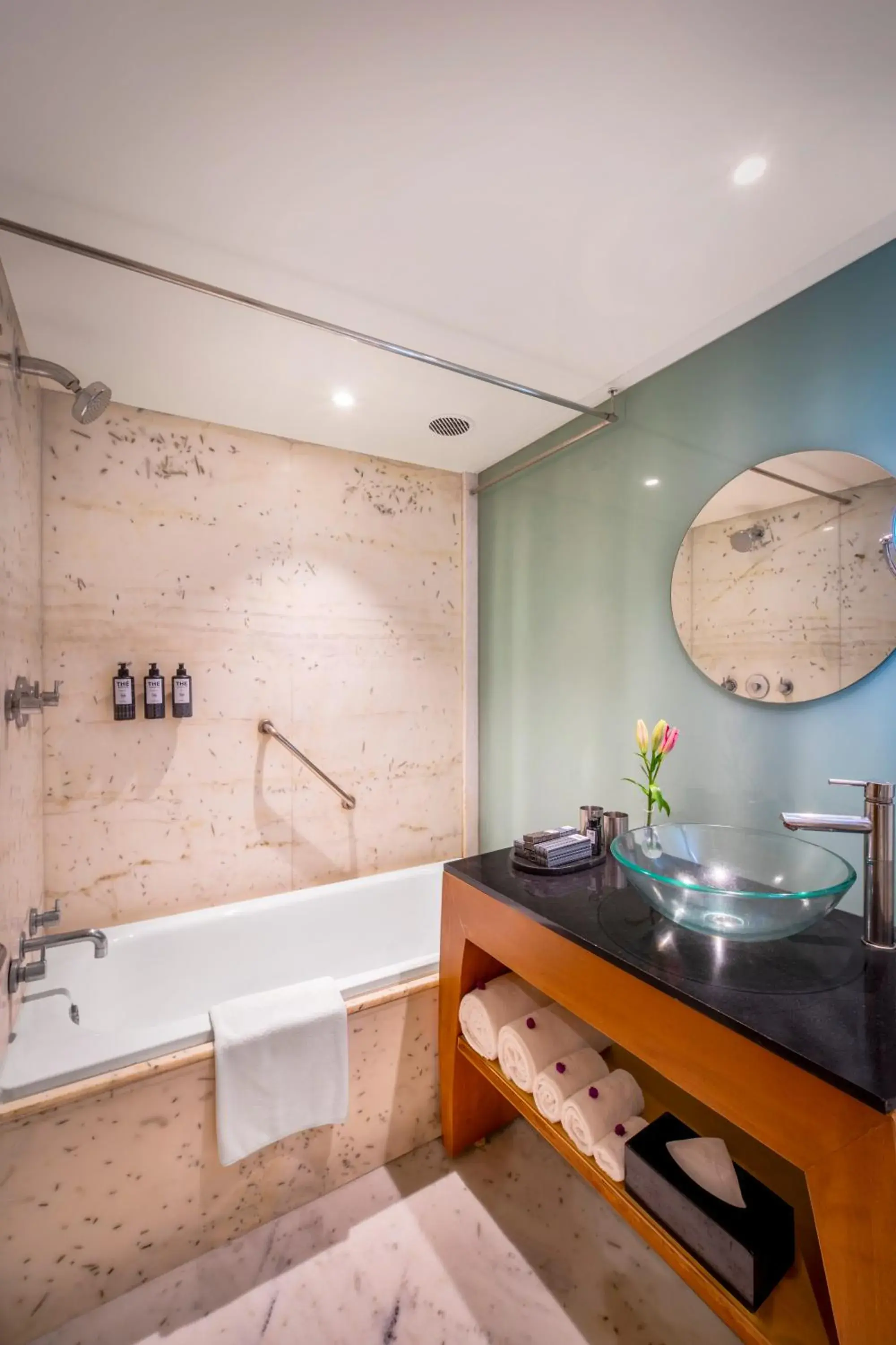 Deluxe Twin Room - single occupancy in The Park Chennai Deluxe Twin Room - single occupancy in The Park Chennai