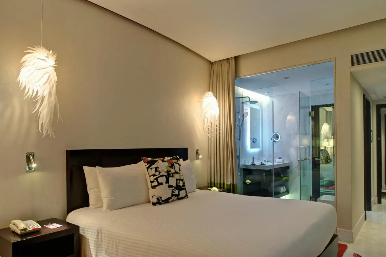 Photo of the whole room, Bed in The Park Chennai