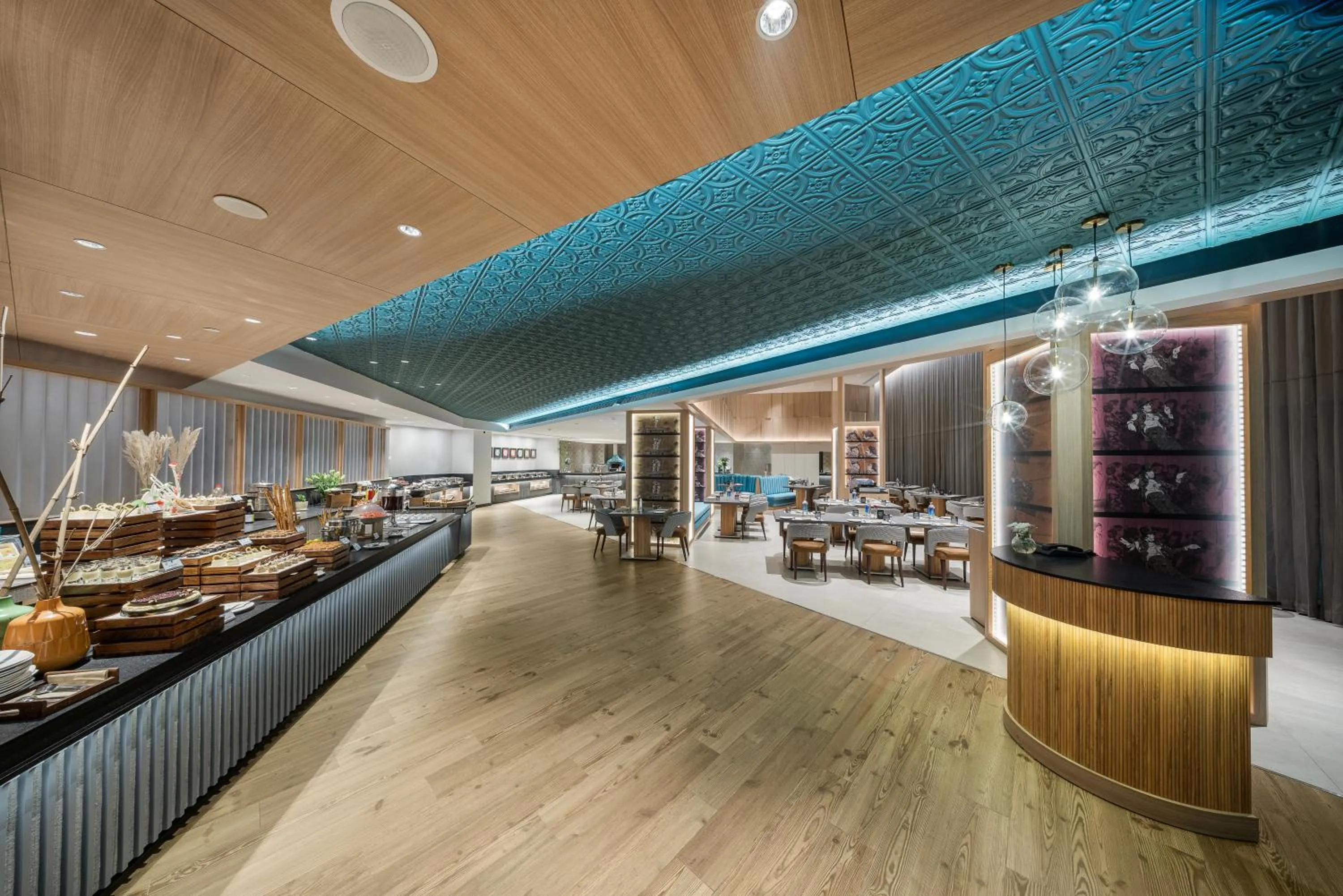 Restaurant/places to eat in The Park Chennai