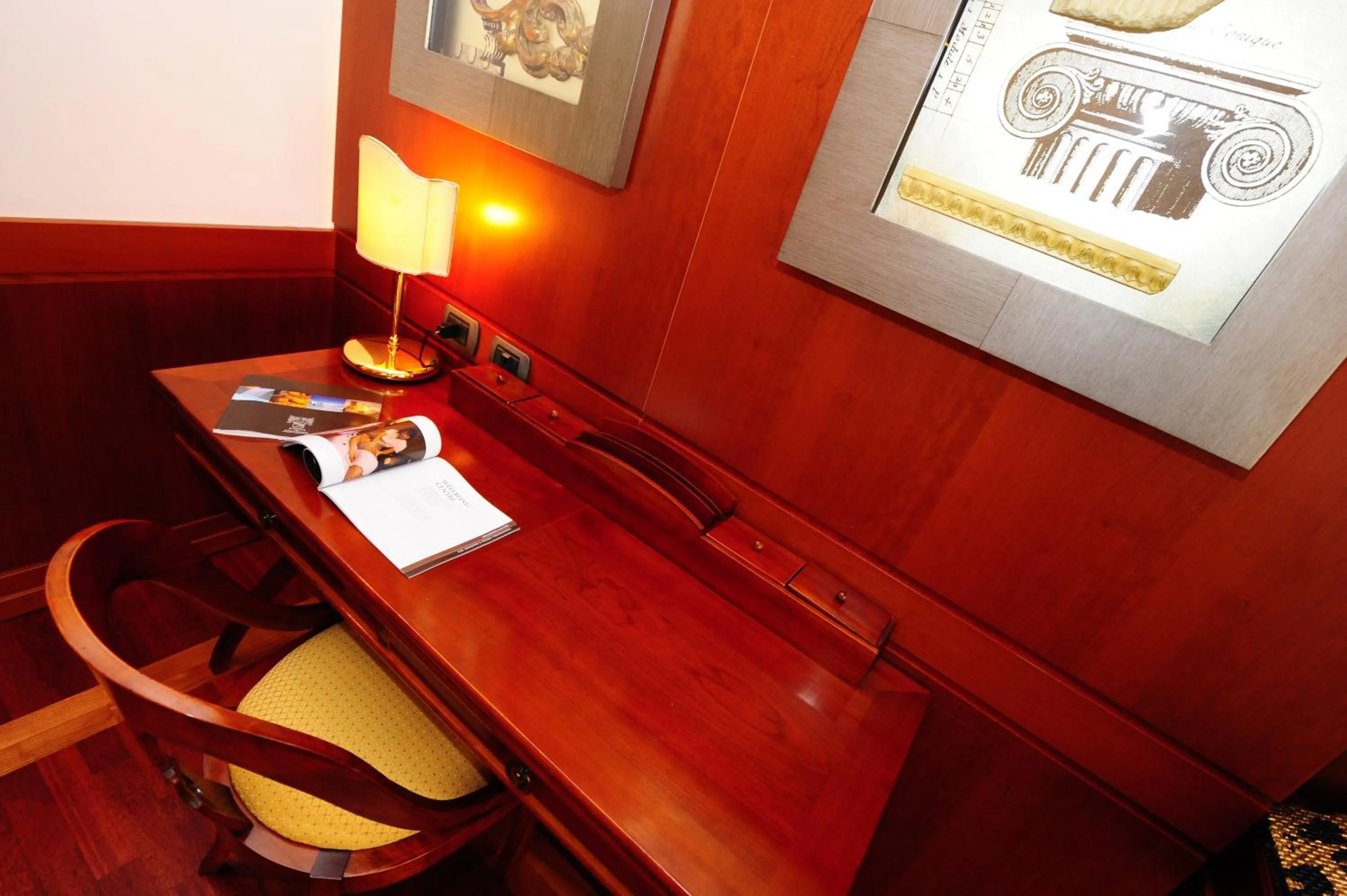 Seating area in BV Grand Hotel Assisi