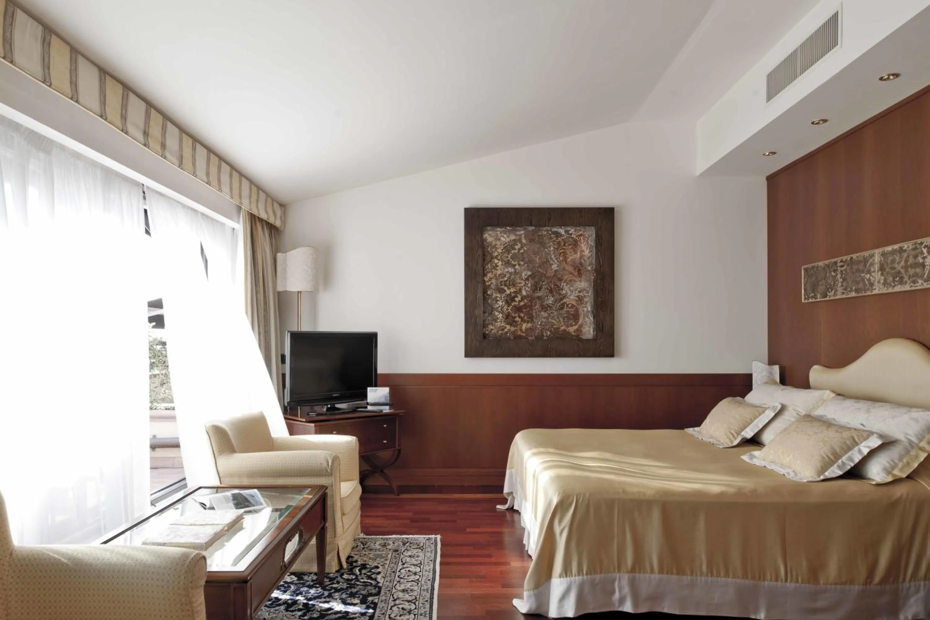 Photo of the whole room, Bed in BV Grand Hotel Assisi