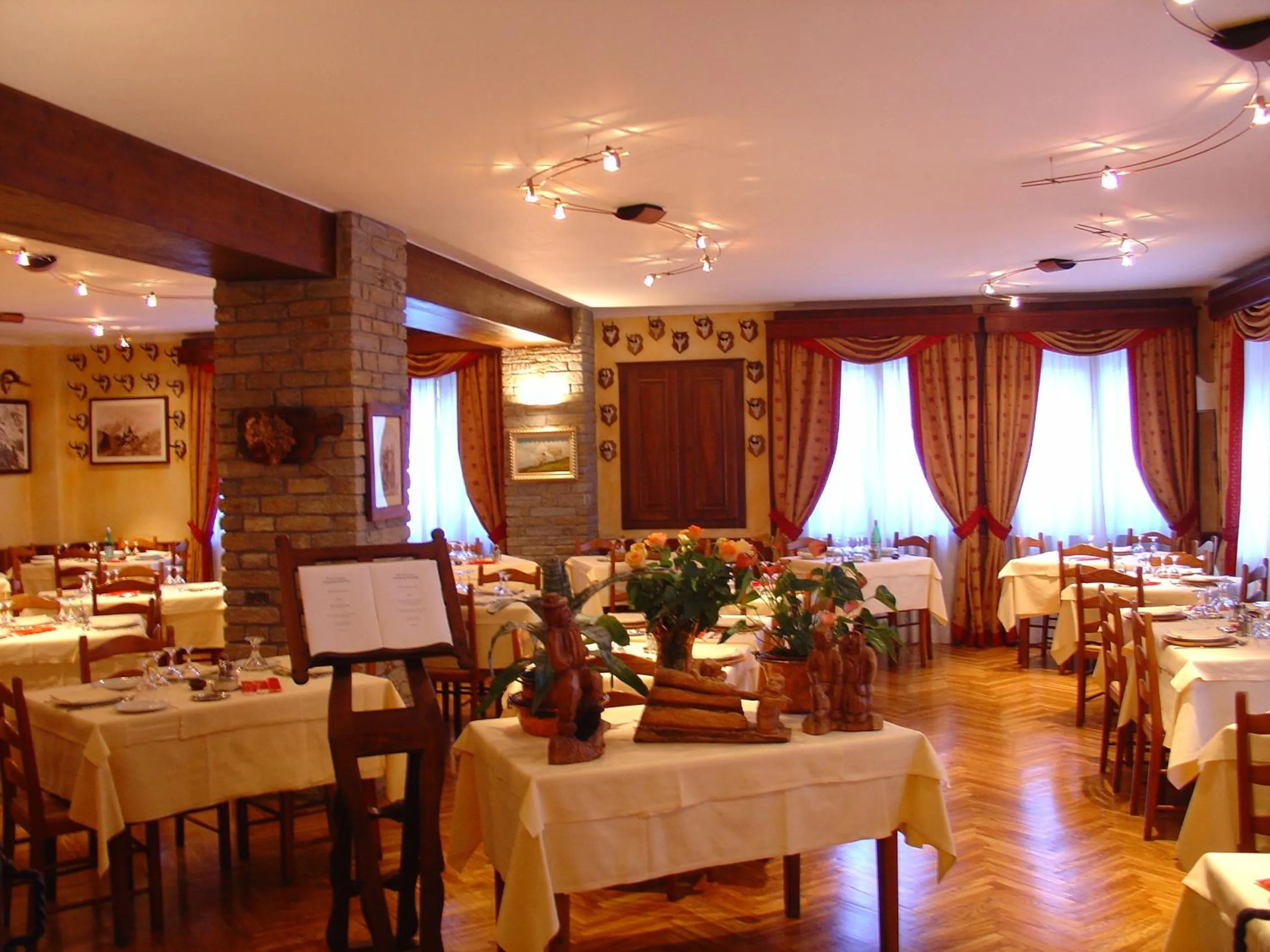 Restaurant/places to eat in Hotel Dei Camosci