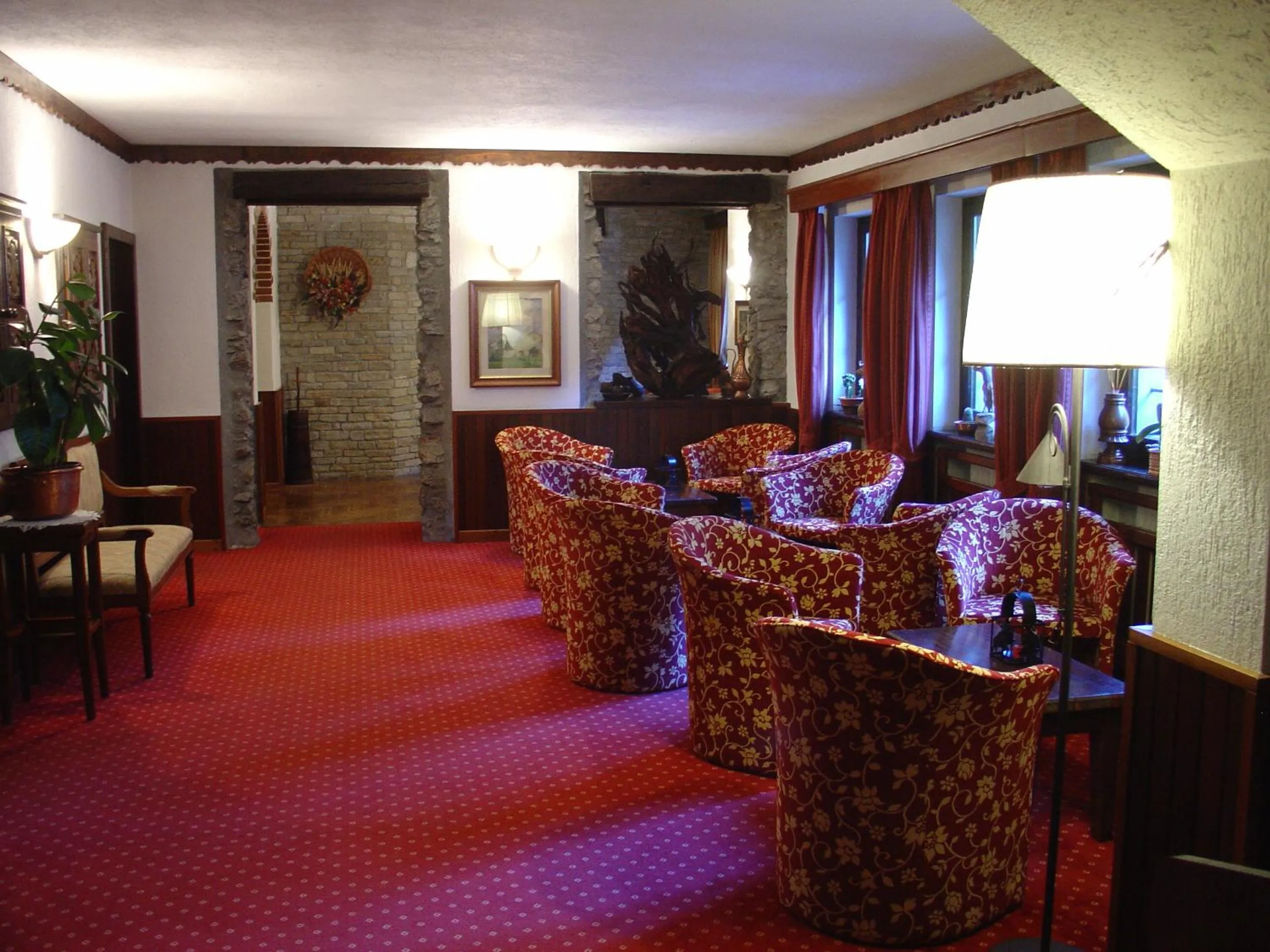 Communal lounge/ TV room in Hotel Dei Camosci