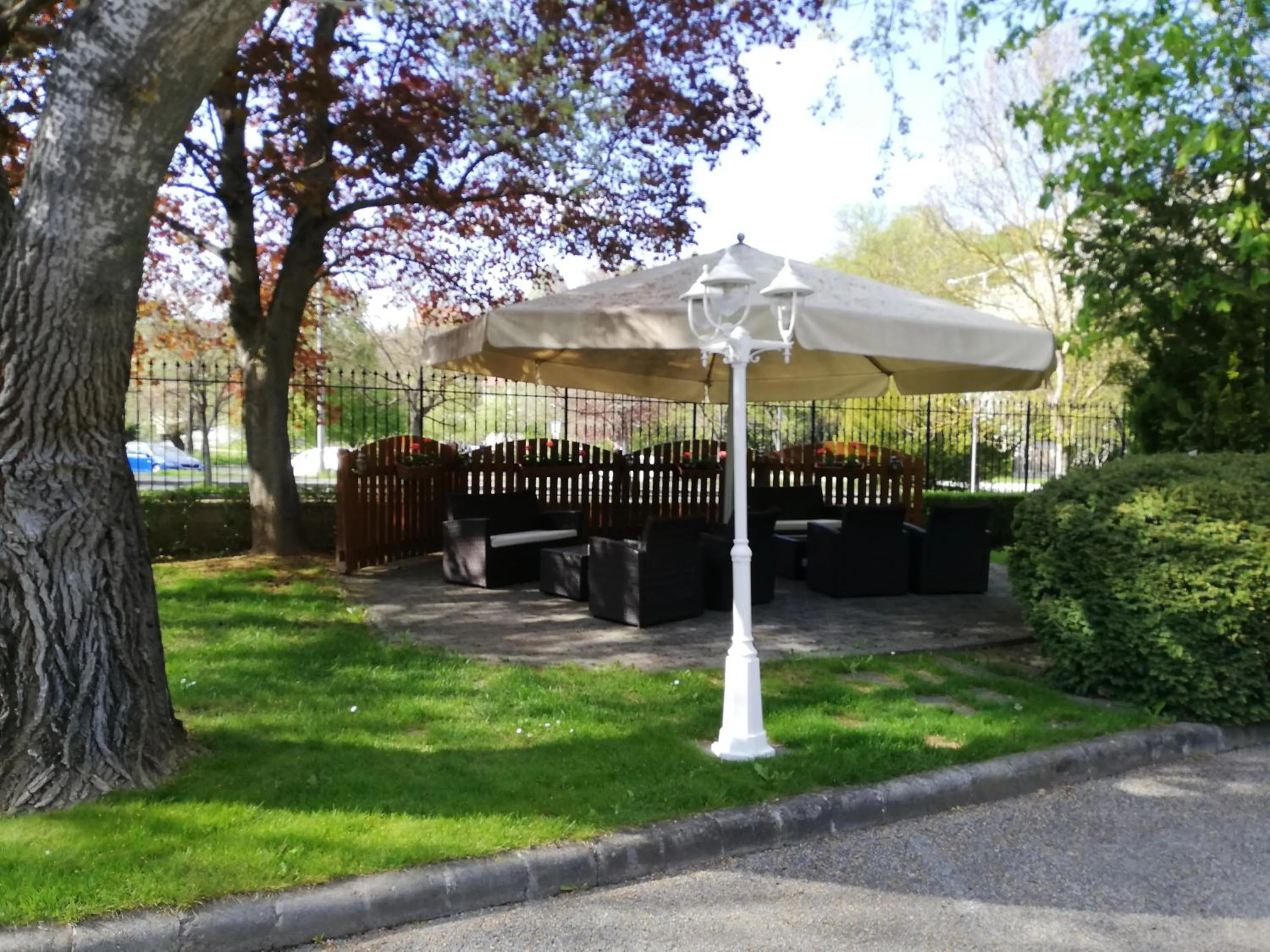 Garden in Villa Medici Hotel & Restaurant