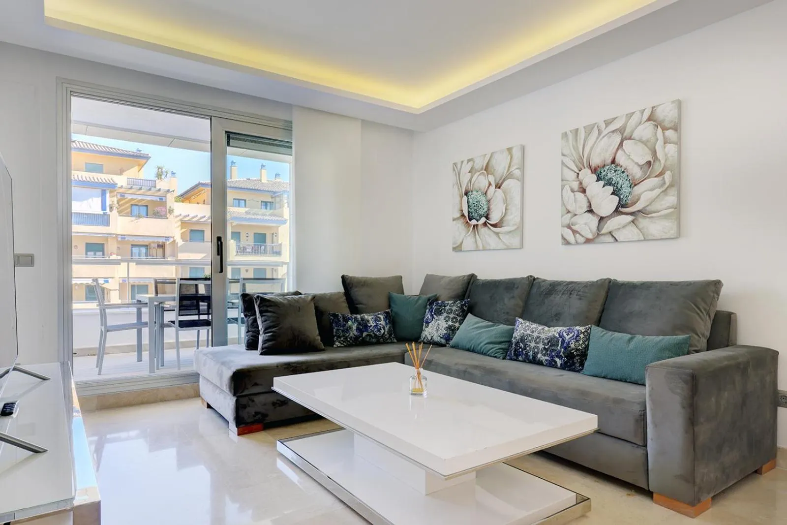 Living room in Aqua Apartments Vento, Marbella