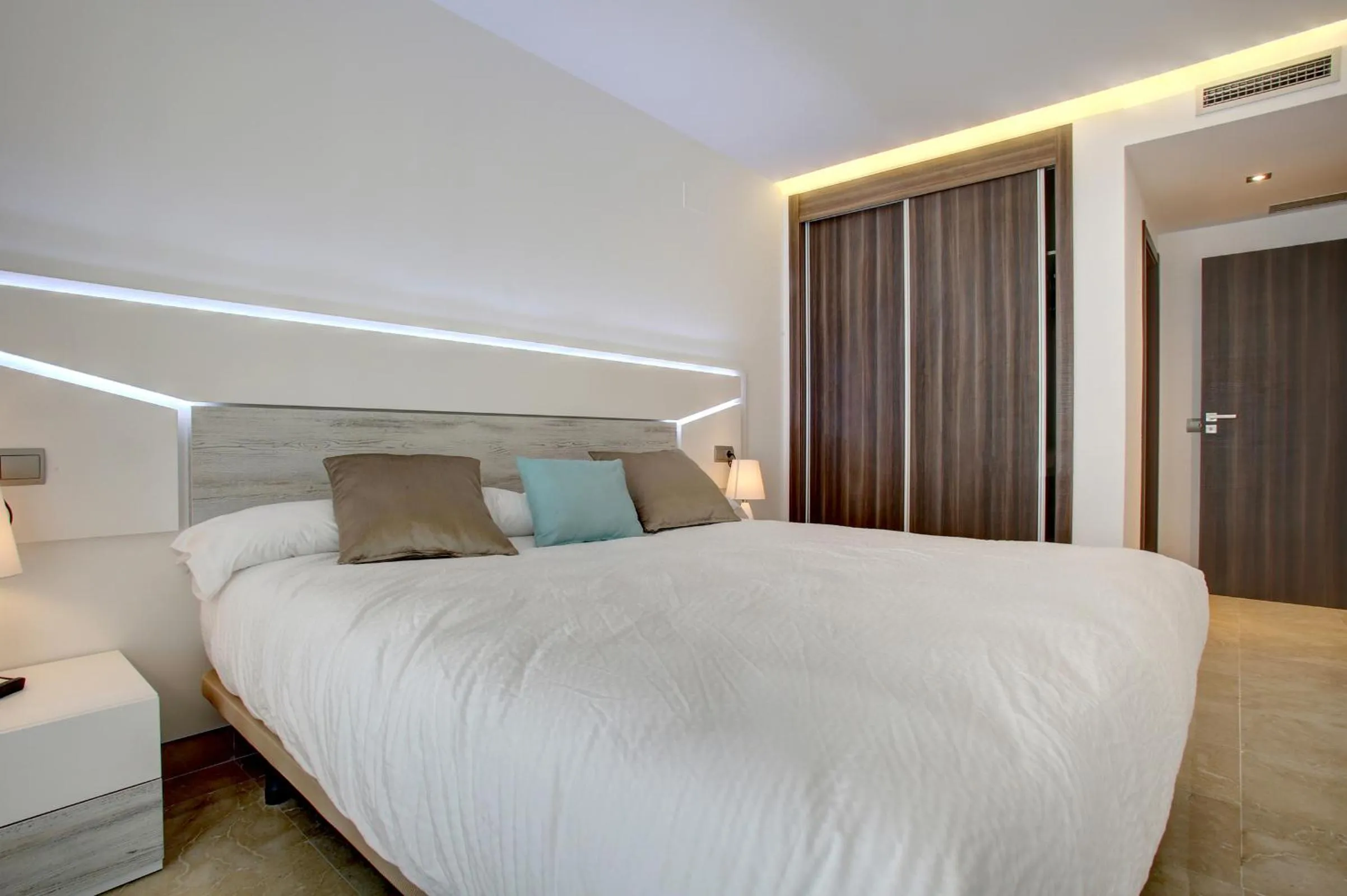 Bed in Aqua Apartments Vento, Marbella