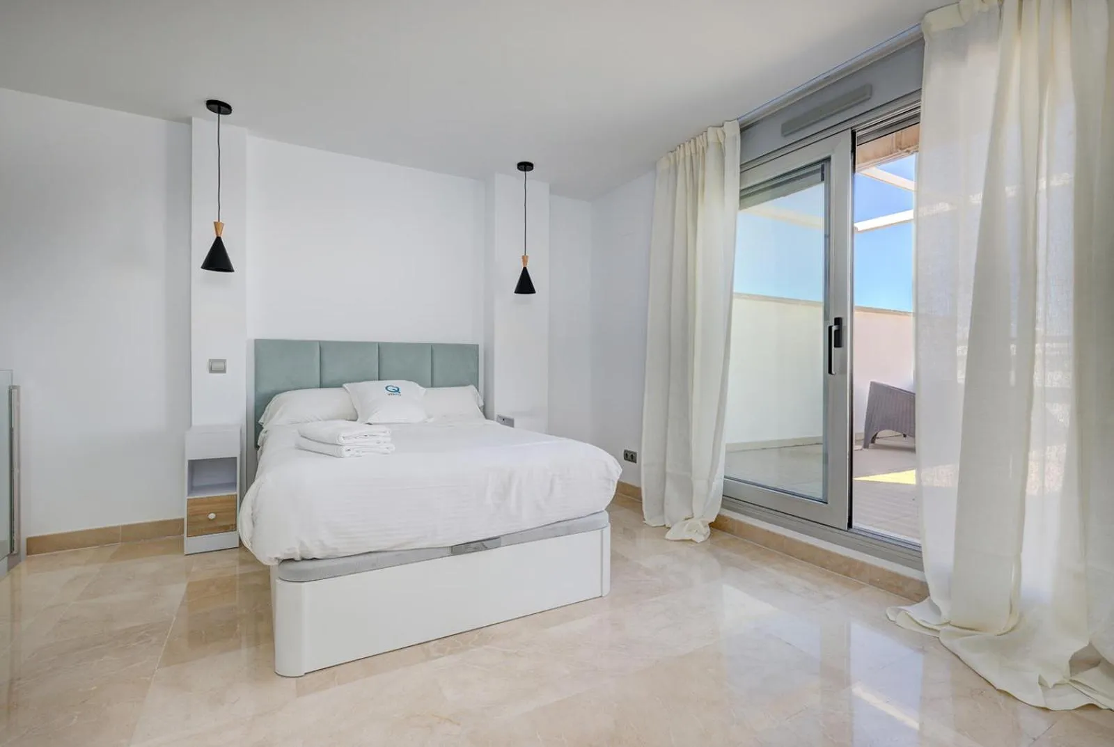 Bed in Aqua Apartments Vento, Marbella